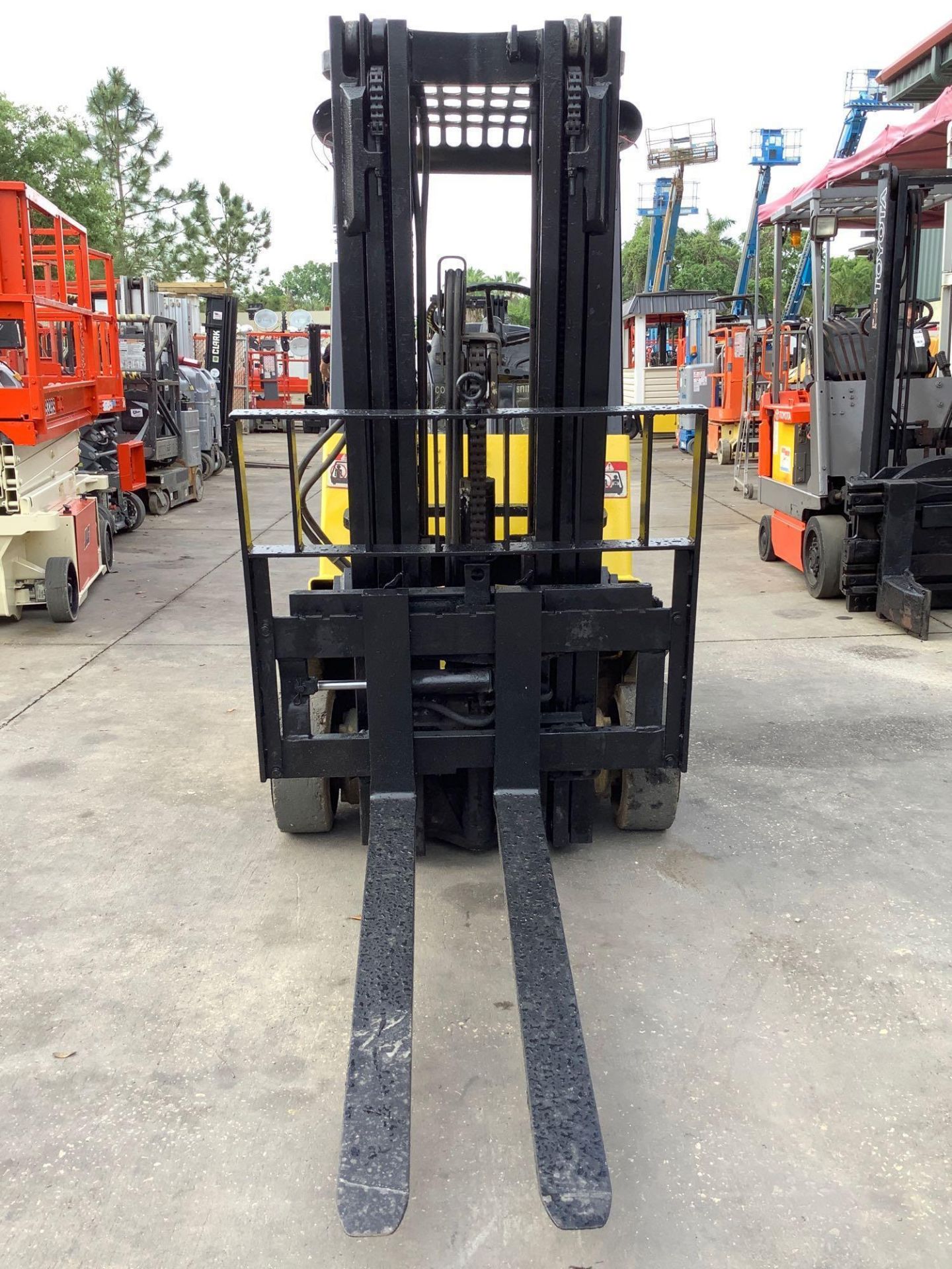 HYSTER LP FORKLIFT MODEL S35XL , APPROX LOAD CAPACITY 3,500 LBS , APPROX LOAD HEIGHT 191 IN, SIDE SH - Image 5 of 10