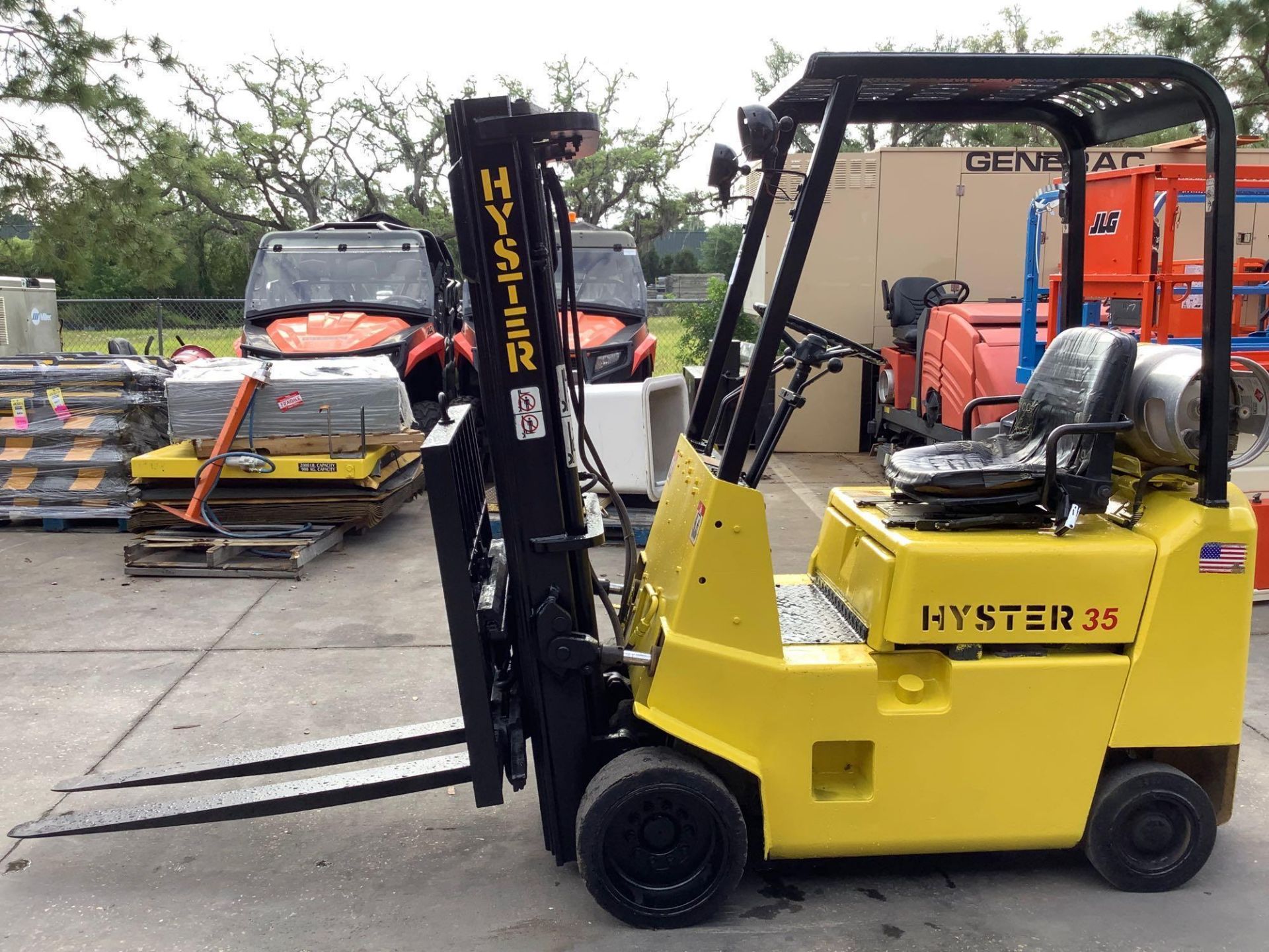 HYSTER LP FORKLIFT MODEL S35XL , APPROX LOAD CAPACITY 3,500 LBS , APPROX LOAD HEIGHT 191 IN, SIDE SH - Image 2 of 10