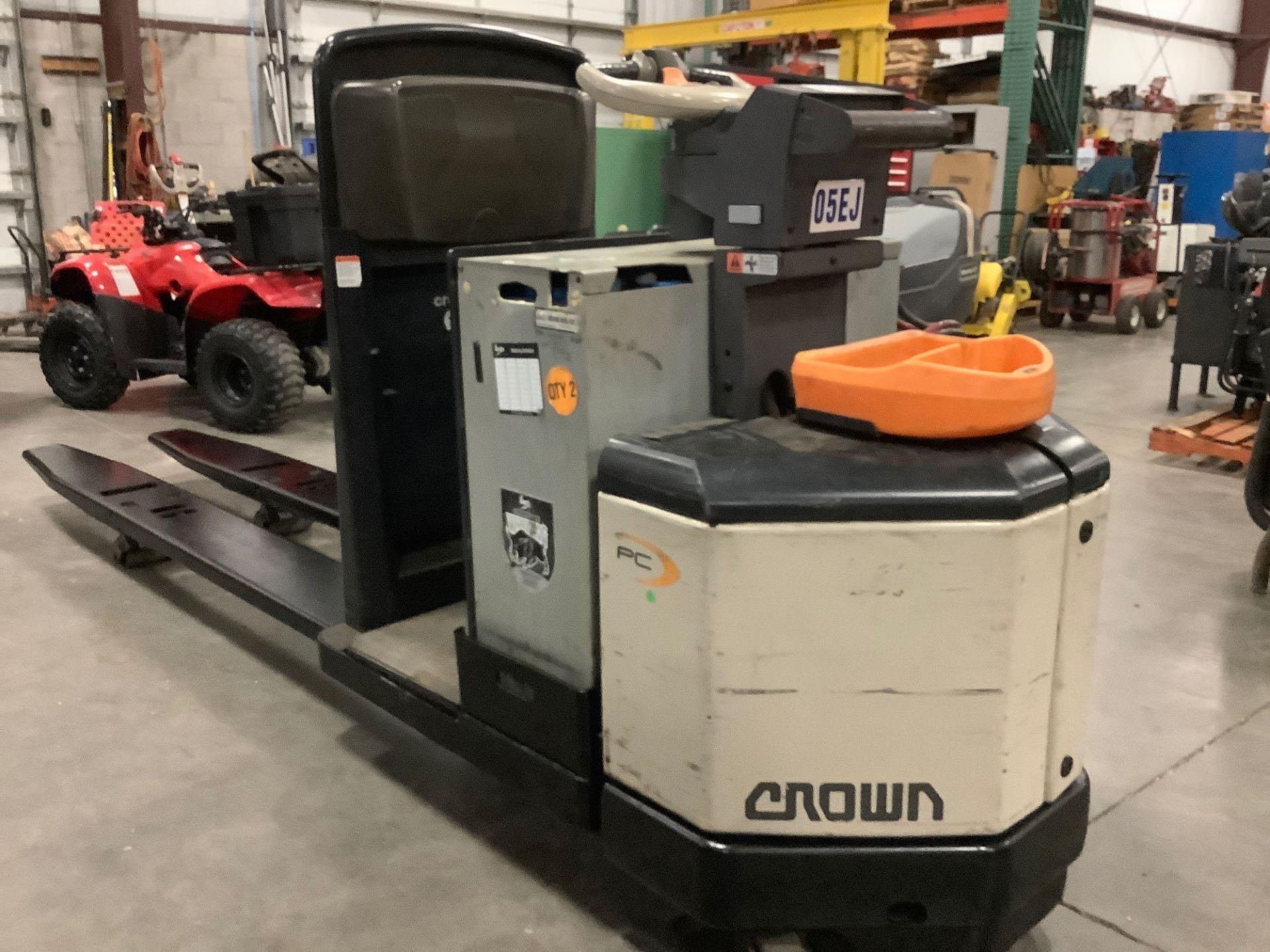 2012 CROWN PC4500-80 ELECTRIC PALLET JACK RUNS AND OPERATES - Image 8 of 14