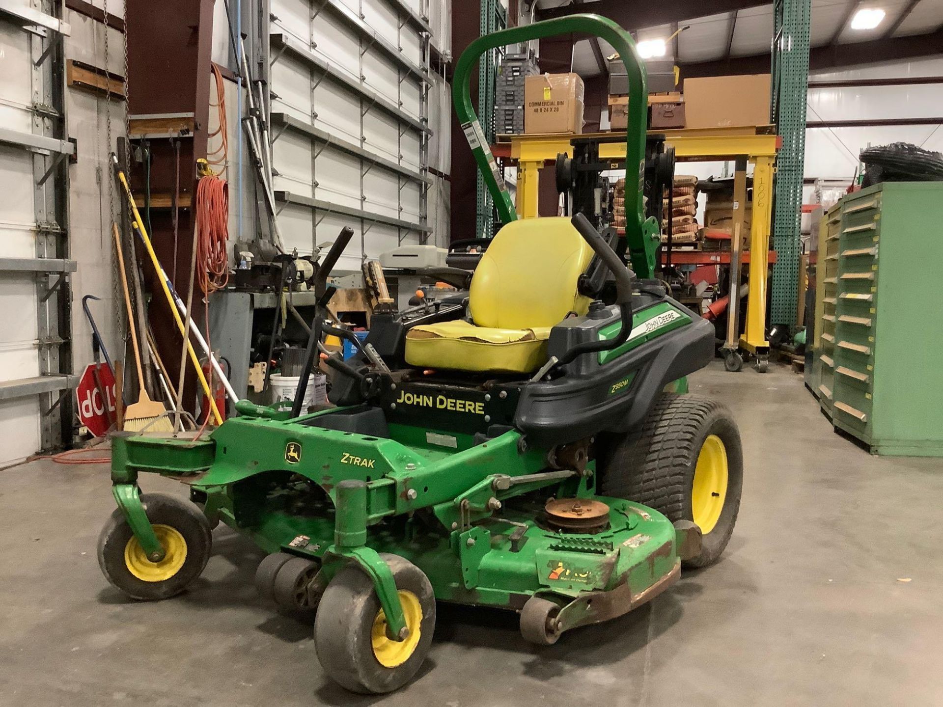 2016 JOHN DEERE COMMERCIAL MOWER MODEL Z950M APPROX 60IN ,GAS POWER, RUNS AND OPERATES - Image 5 of 7