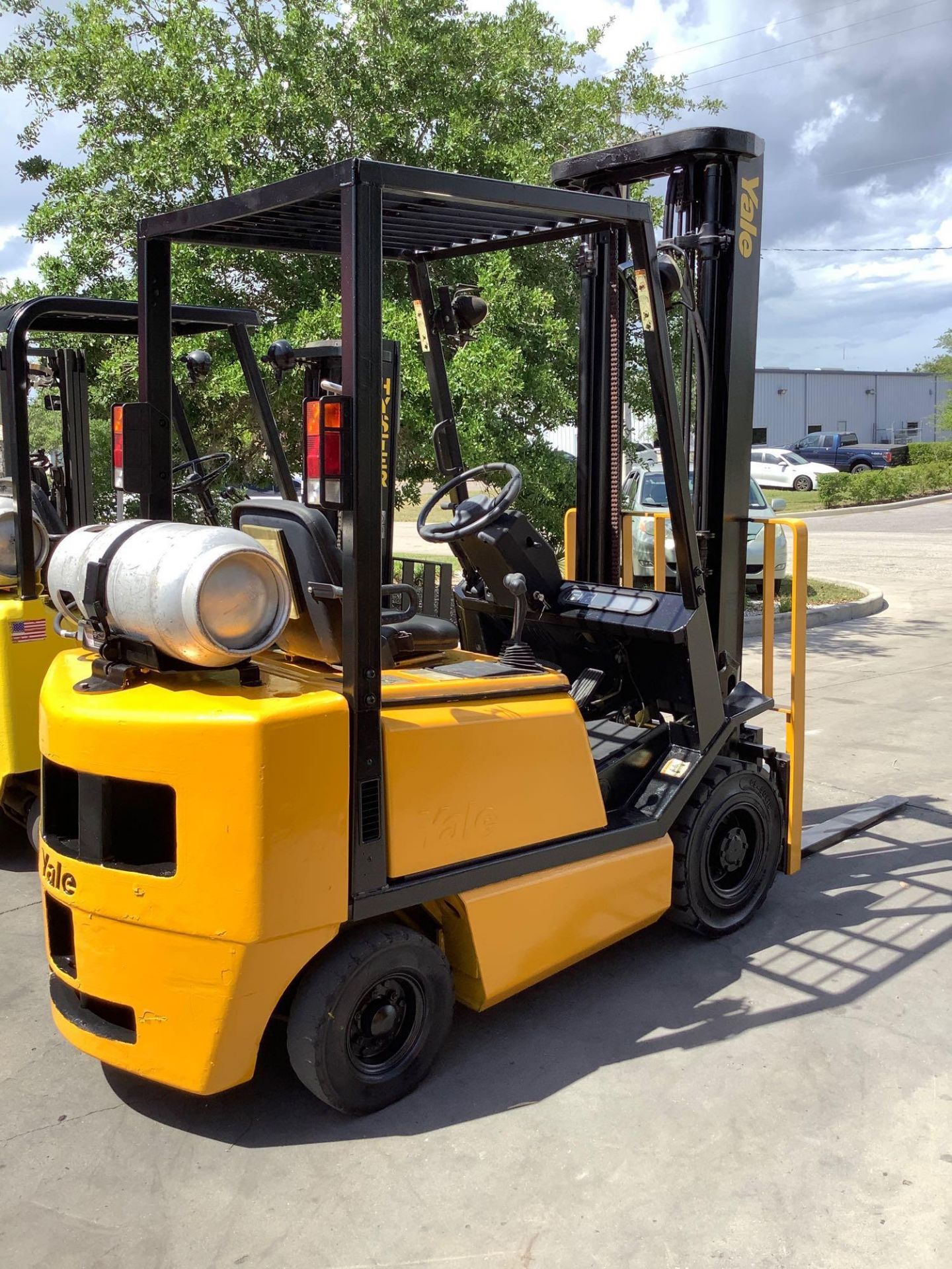 YALE LP FORKLIFT MODEL GLP040AFNUAV096 ,APPROX LOAD CAPACITY 4, 000 LBS - Image 5 of 13