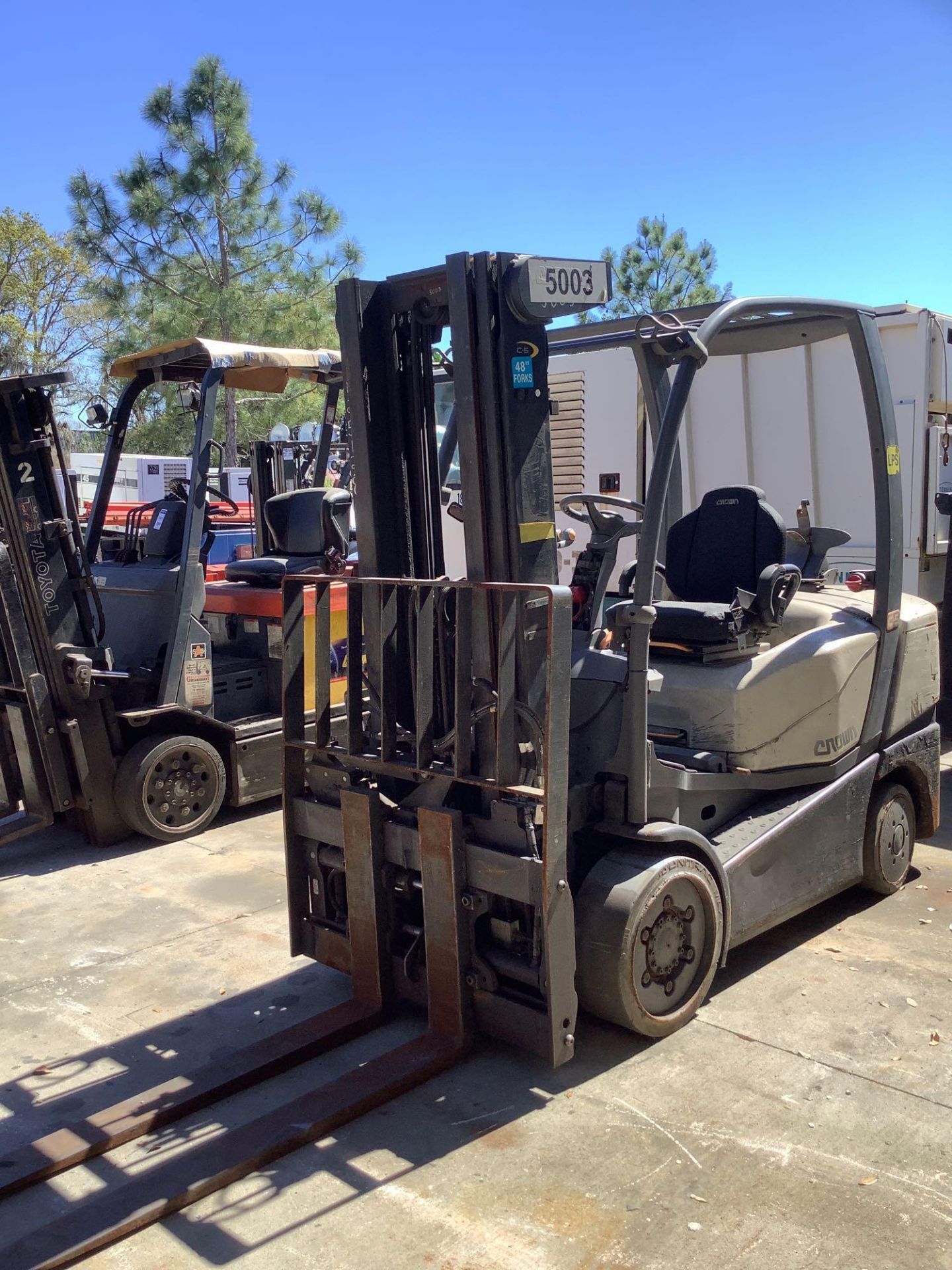 CROWN LP FORKLIFT, APPROX. 5,000 LB LIFT CAPACITY ,APPROX HIGHT CAPACITY 180", TILT - Image 3 of 7