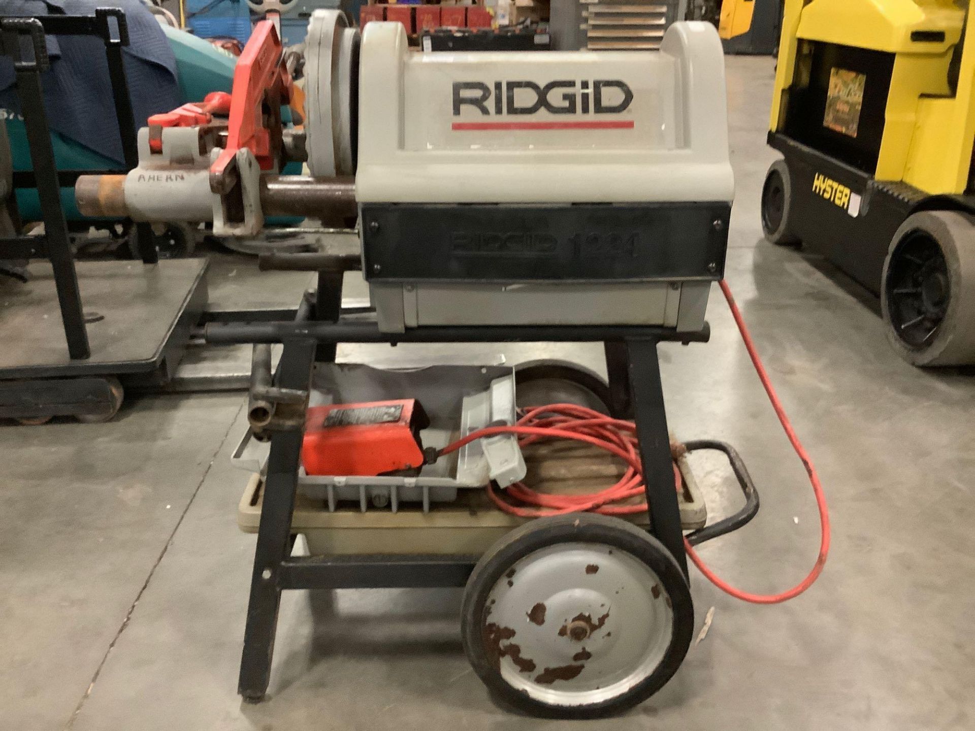 2013 ELECTRIC RIDGID PIPE THREADER MODEL 1224 WITH STAND, APPROX 120 VOLTS,APPROX AMP 15,APPROX HZ 6 - Image 2 of 10