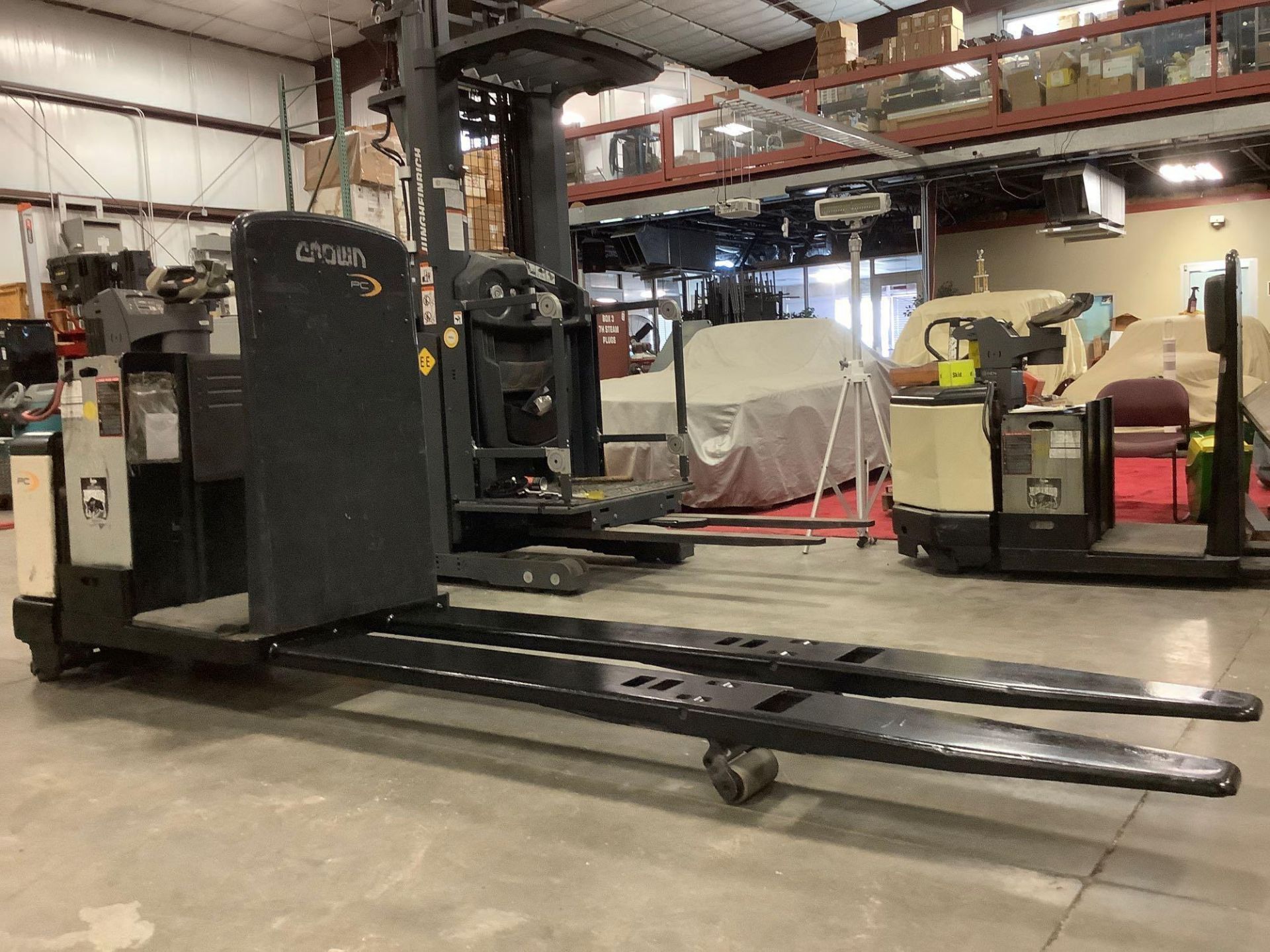 2012 CROWN PC4500-80 ELECTRIC PALLET JACK RUNS AND OPERATES - Image 4 of 14