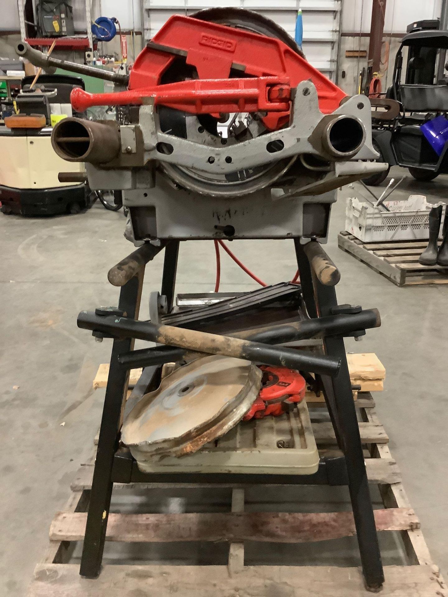 2018 ELECTRIC RIDGID PIPE THREADER MODEL 1224 WITH STAND, APPROX 120 VOLTS,APPROX AMP 15,APPROX HZ 6 - Image 7 of 8