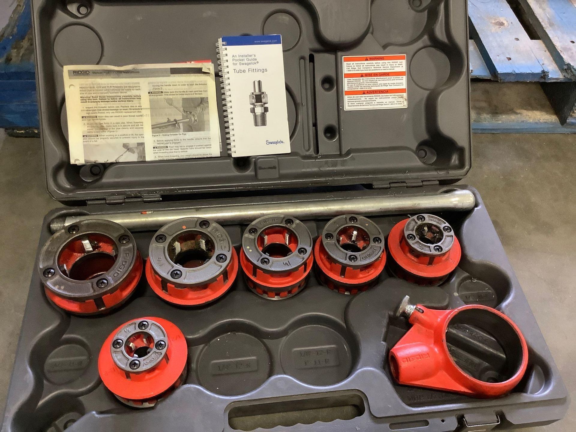 MANUAL RIDGID THREADER SET WITH CARRYING CASE - Image 2 of 6
