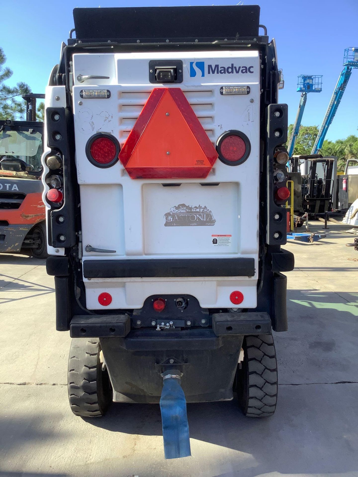 MADVAC COMPACT SWEEPER MODEL LS100 ,ENCLOSED CAB,BACK UP CAMERA, A/C AIR, EXTRA KEY - Image 4 of 15