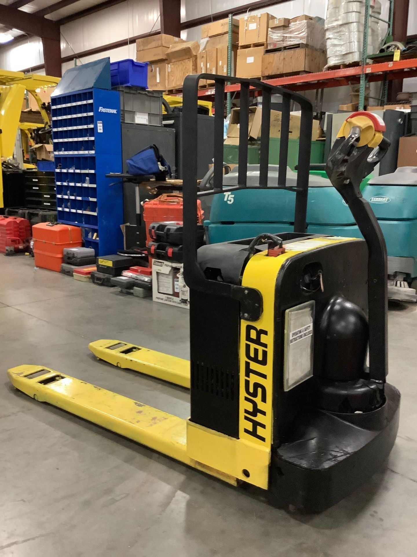 HYSTER ELECTRIC PALLET JACK MODEL W40Z,APPROX MAX CAPACITY 4000LBS RUNS AND OPERATES