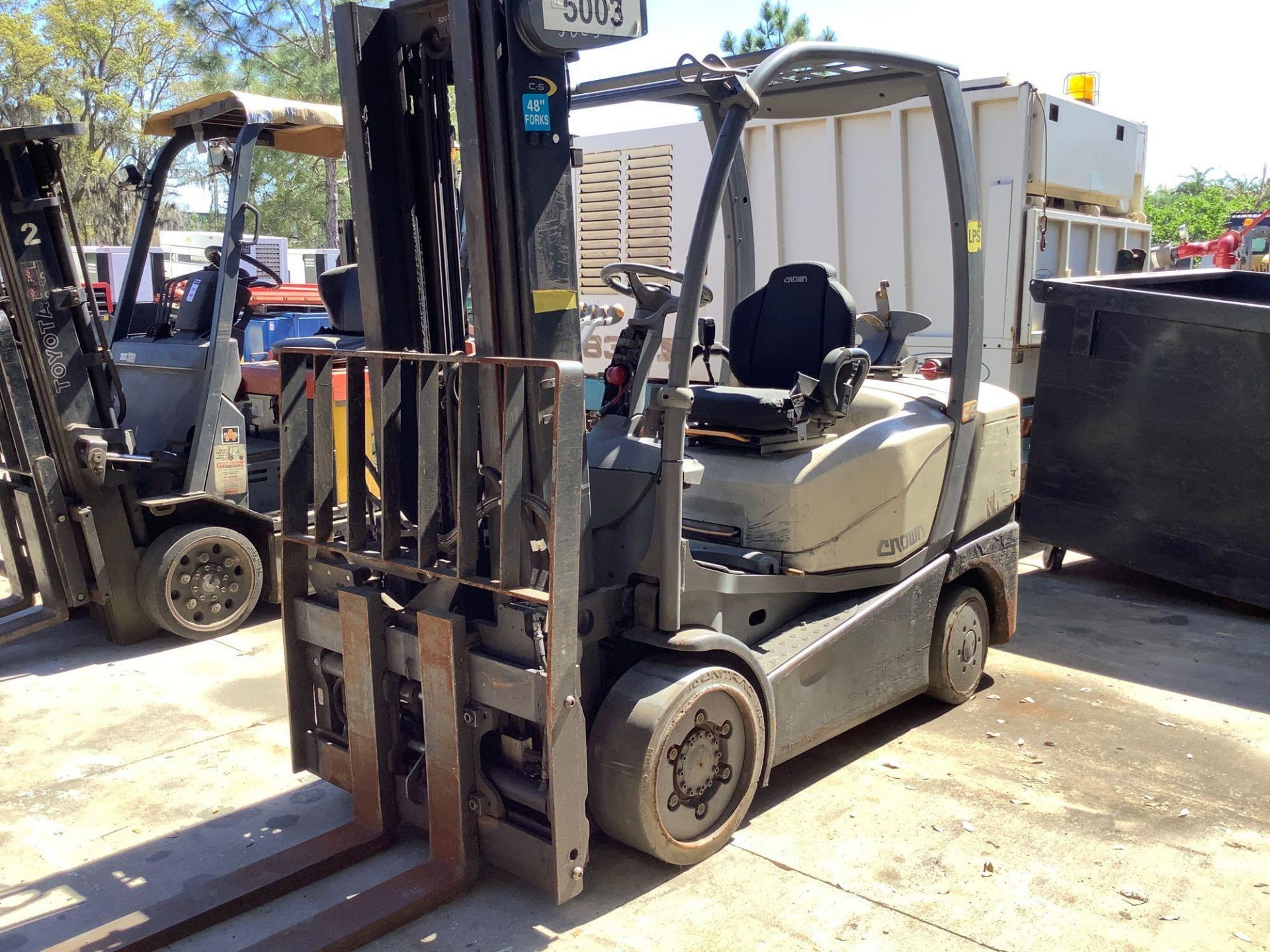 CROWN LP FORKLIFT, APPROX. 5,000 LB LIFT CAPACITY ,APPROX HIGHT CAPACITY 180", TILT - Image 4 of 7