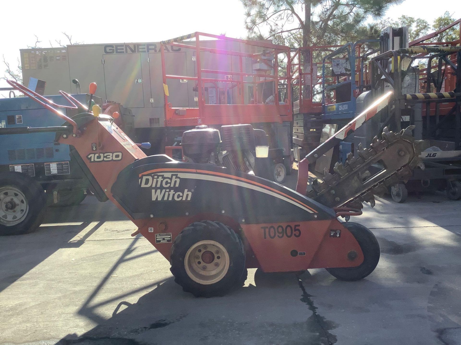 DITCH WITCH WALK BEHIND TRENCHER MODEL 1030, GAS POWERED, RUNS & OPERATES - Image 7 of 11