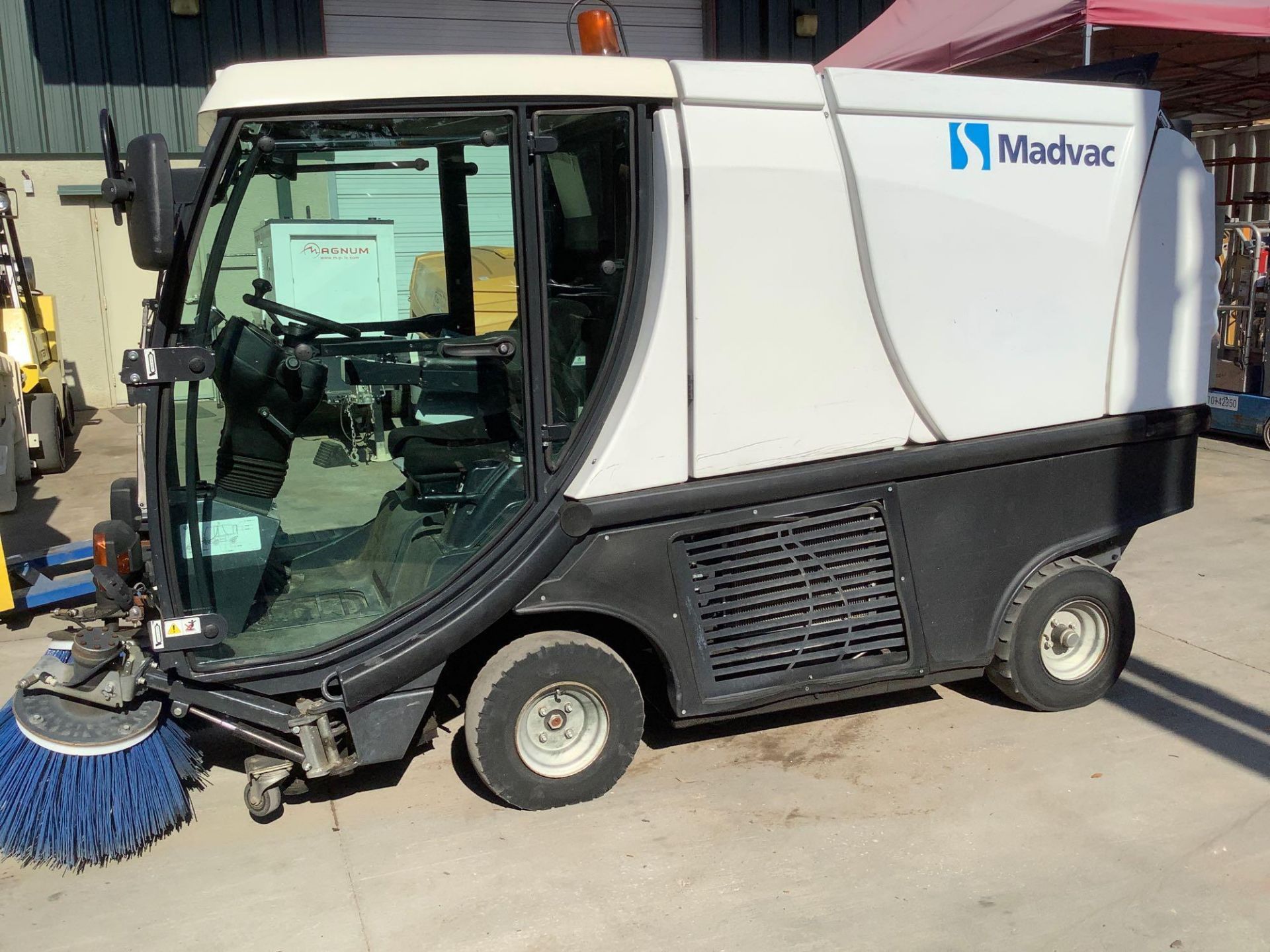 MADVAC COMPACT SWEEPER MODEL LS100 ,ENCLOSED CAB,BACK UP CAMERA, A/C AIR, EXTRA KEY - Image 14 of 15