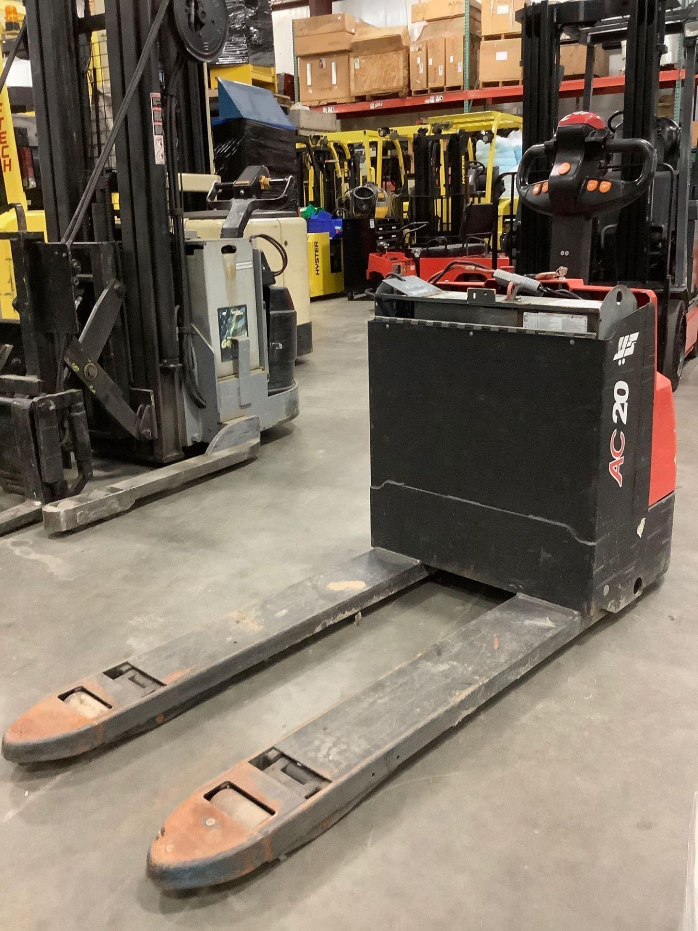 HELI PALLET JACK MODEL CBD20, ELECTRIC, APPROX MAX CAPACITY 4400, ELECTRICAL ISSUE, CONDITION UNKNOW - Image 3 of 9