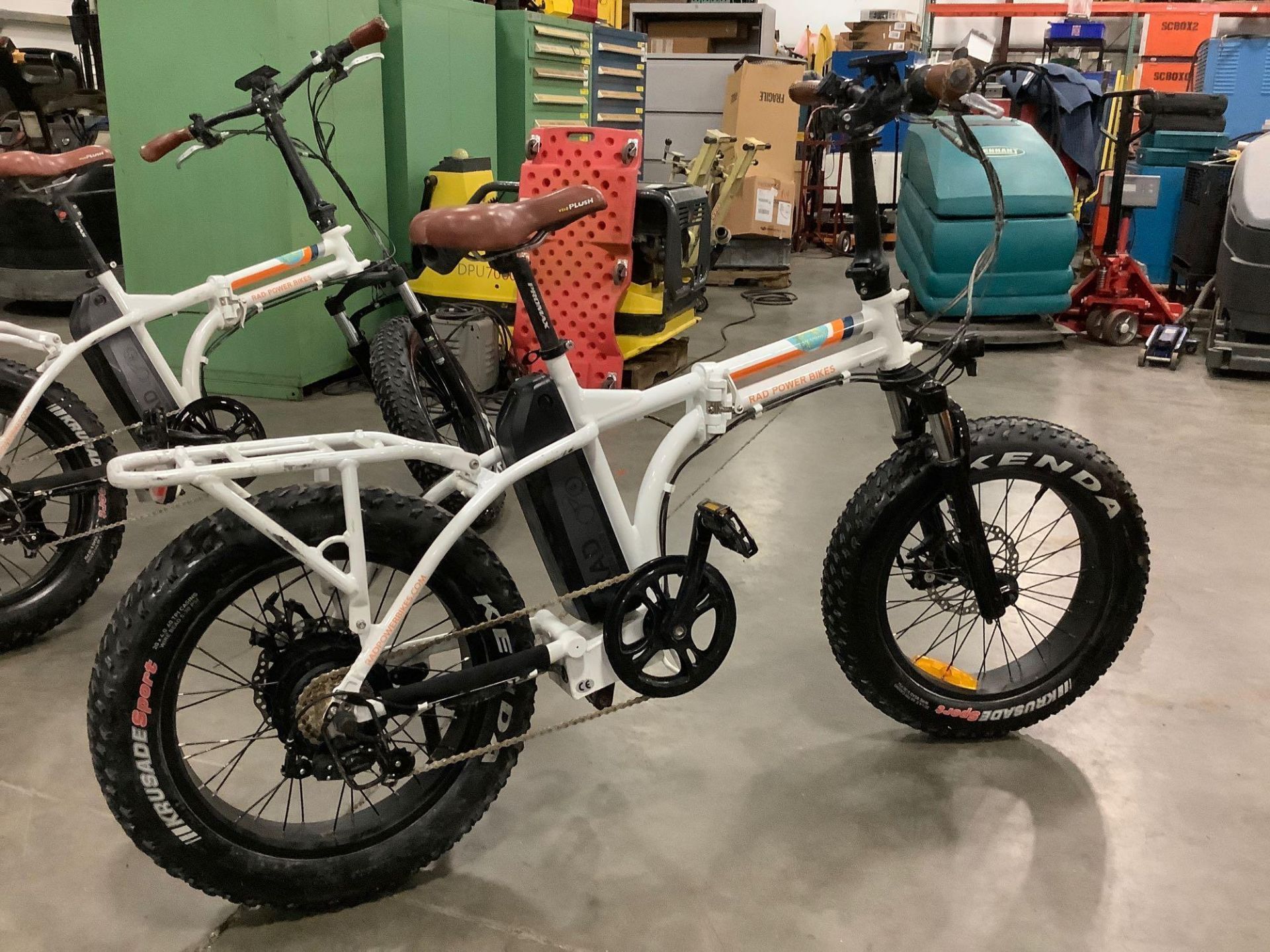 ELECTRIC RAD POWER BIKE WITH KENDA TIRES & VELO PLUSH SEAT - Image 2 of 5