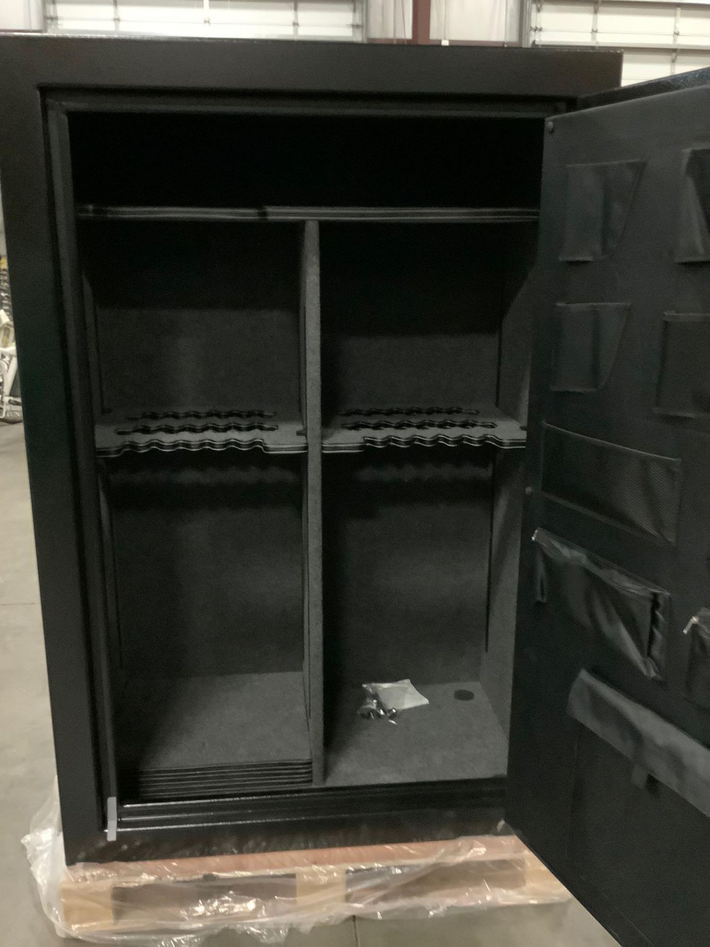 UNUSED EXPLORER GUN SAFE MODEL EX64-BKT-EL - Image 6 of 10