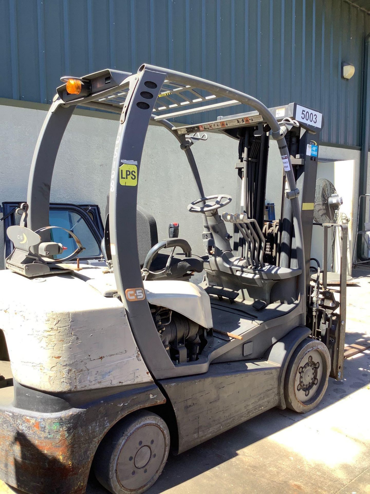 CROWN LP FORKLIFT, APPROX. 5,000 LB LIFT CAPACITY ,APPROX HIGHT CAPACITY 180", TILT - Image 6 of 7