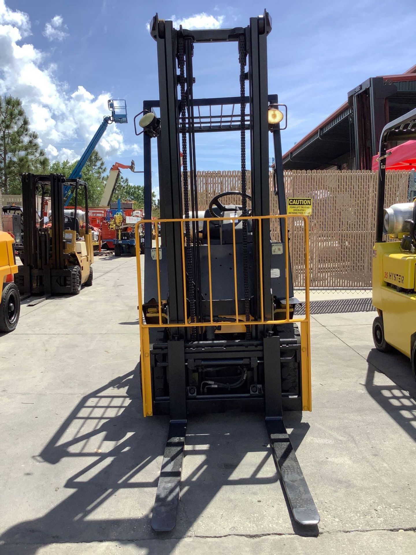 YALE LP FORKLIFT MODEL GLP040AFNUAV096 ,APPROX LOAD CAPACITY 4, 000 LBS - Image 9 of 13