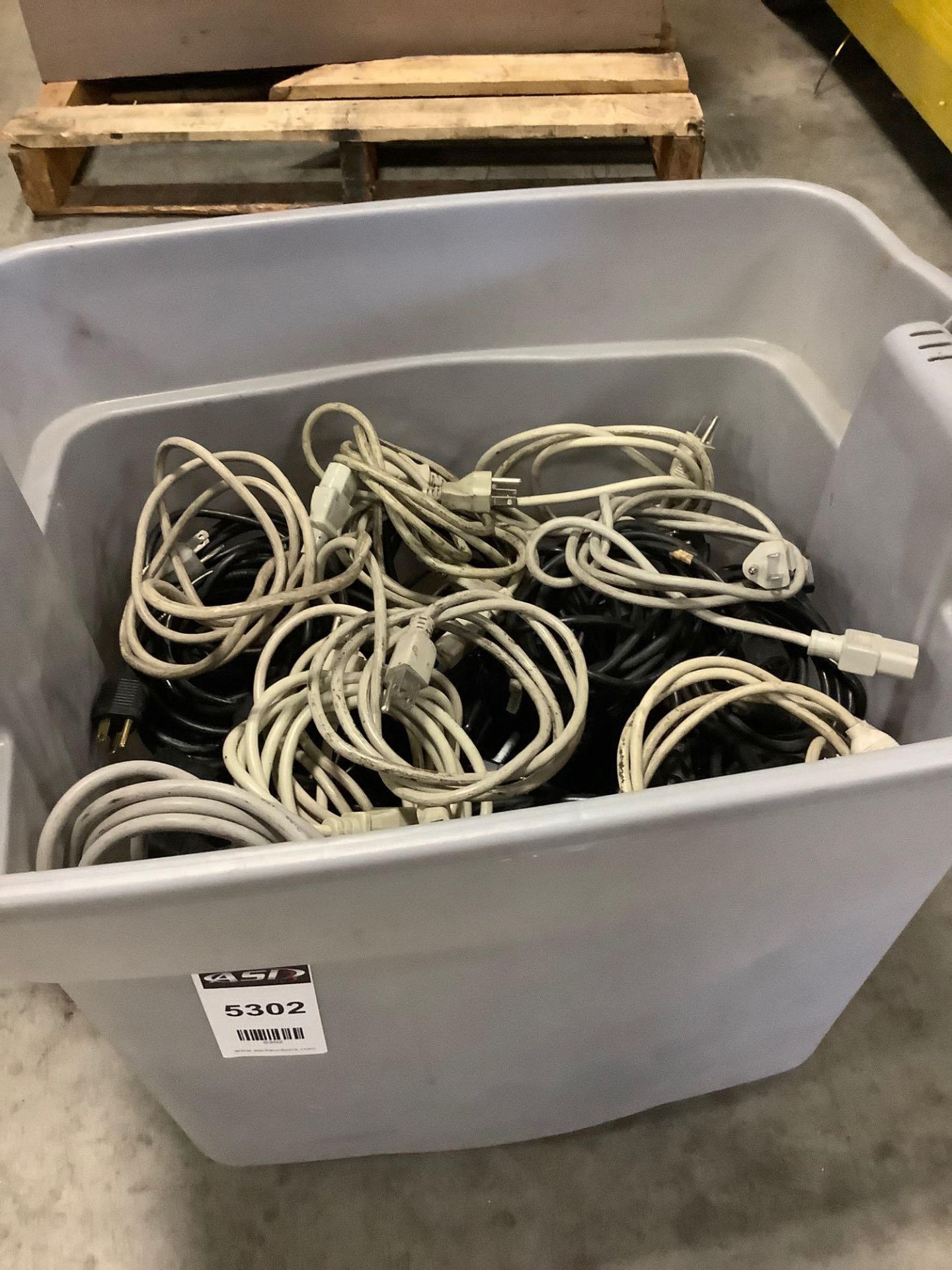 70 COMPUTER CORDS - Image 4 of 6