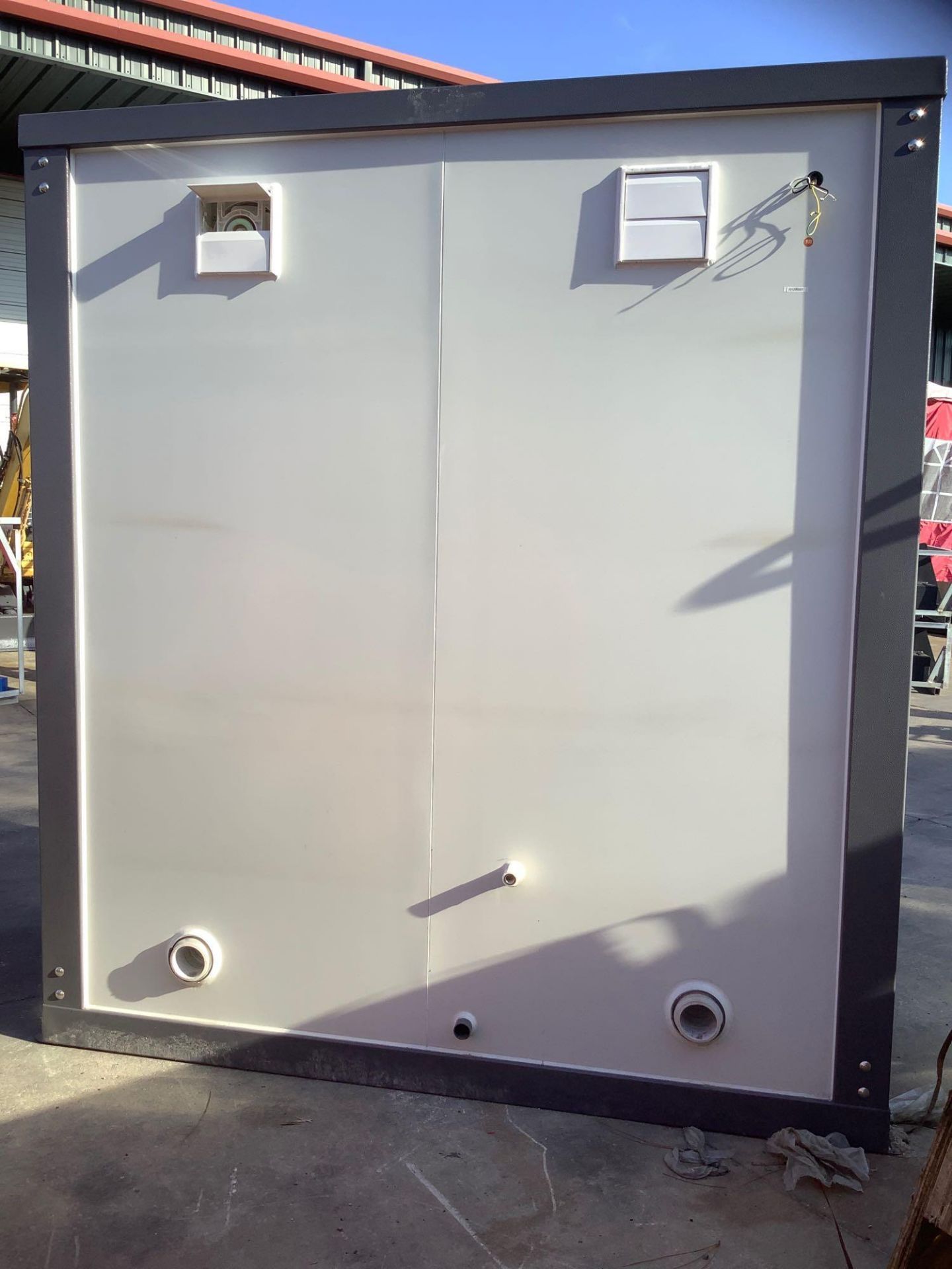 UNUSED PORTABLE DOUBLE BATHROOM UNIT, 2 STALLS, ELECTRIC & PLUMBING HOOK UP WITH EXTERIOR PLUMBING C - Image 4 of 15