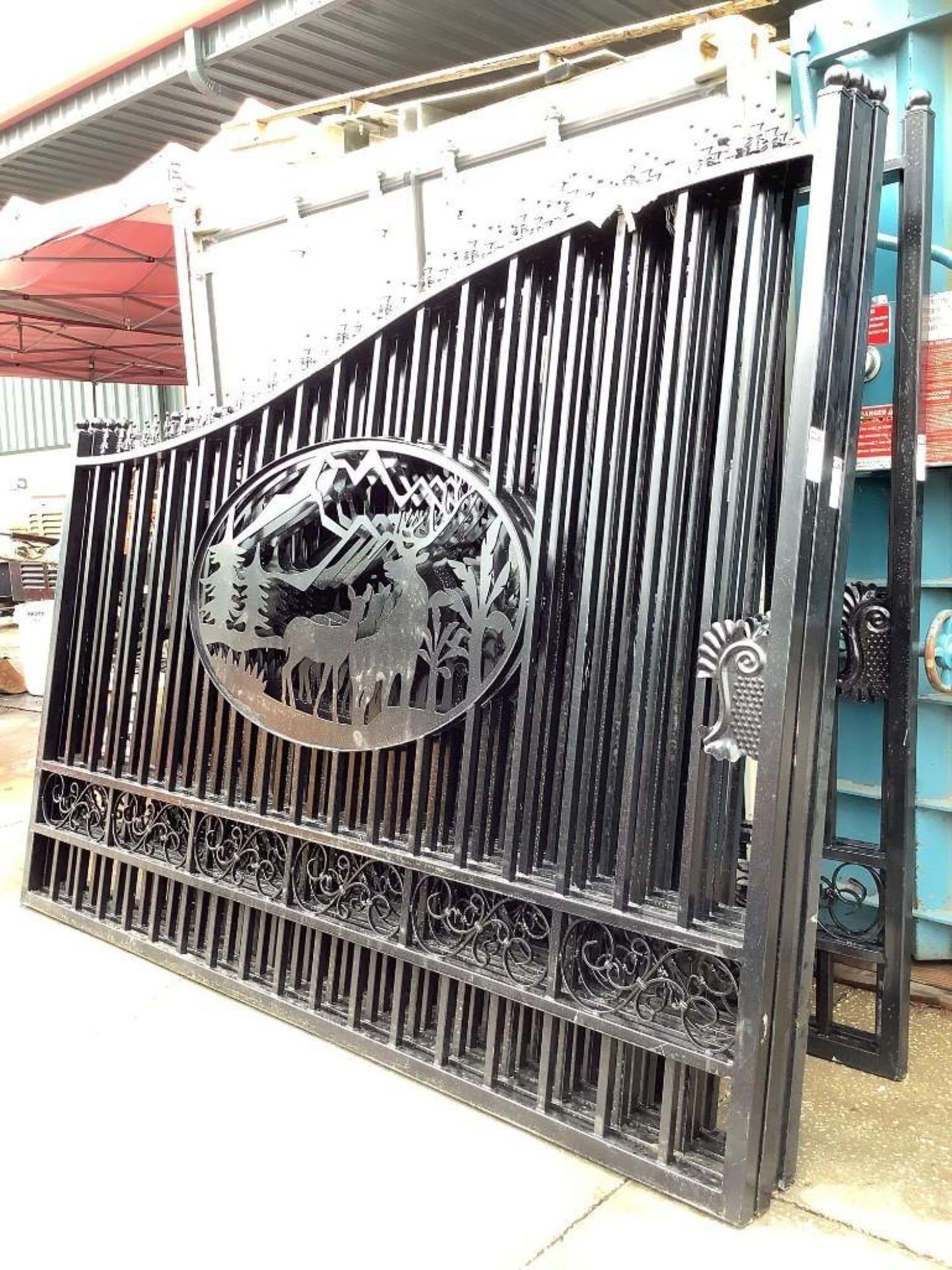 SET OF UNUSED GREAT BEAR 20FT BI PARTING WROUGHT IRON GATES, 10FT EACH PIECE (20' TOTAL WIDTH). 2 PI - Image 2 of 3