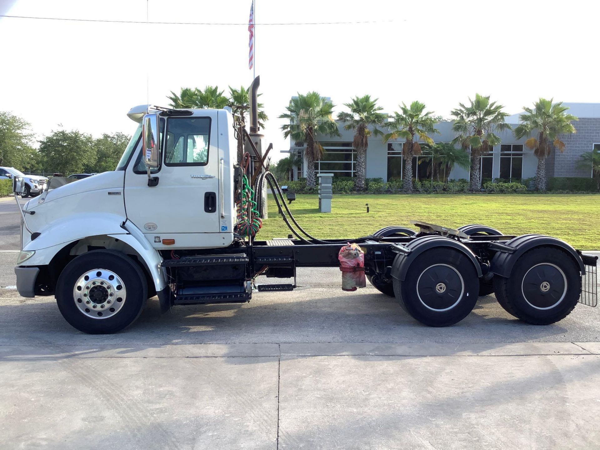 2013 INTERNATIONAL 8600, TRANSTAR ADVANCED DIESEL POWER, WET PACK HYDRAULICS , PANASONIC CD RADIO - Image 3 of 24