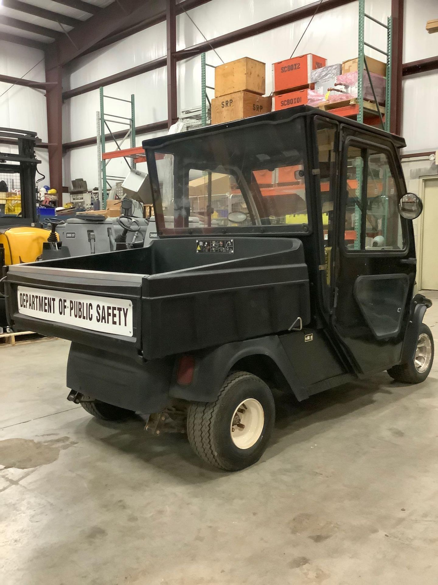 CUSHMAN HAULER 1000 UTV, ELECTRIC, ENCLOSED CAB, HEATER G200X INSIDE, MANUAL DUMP BED, BUILT IN BATT - Image 6 of 11