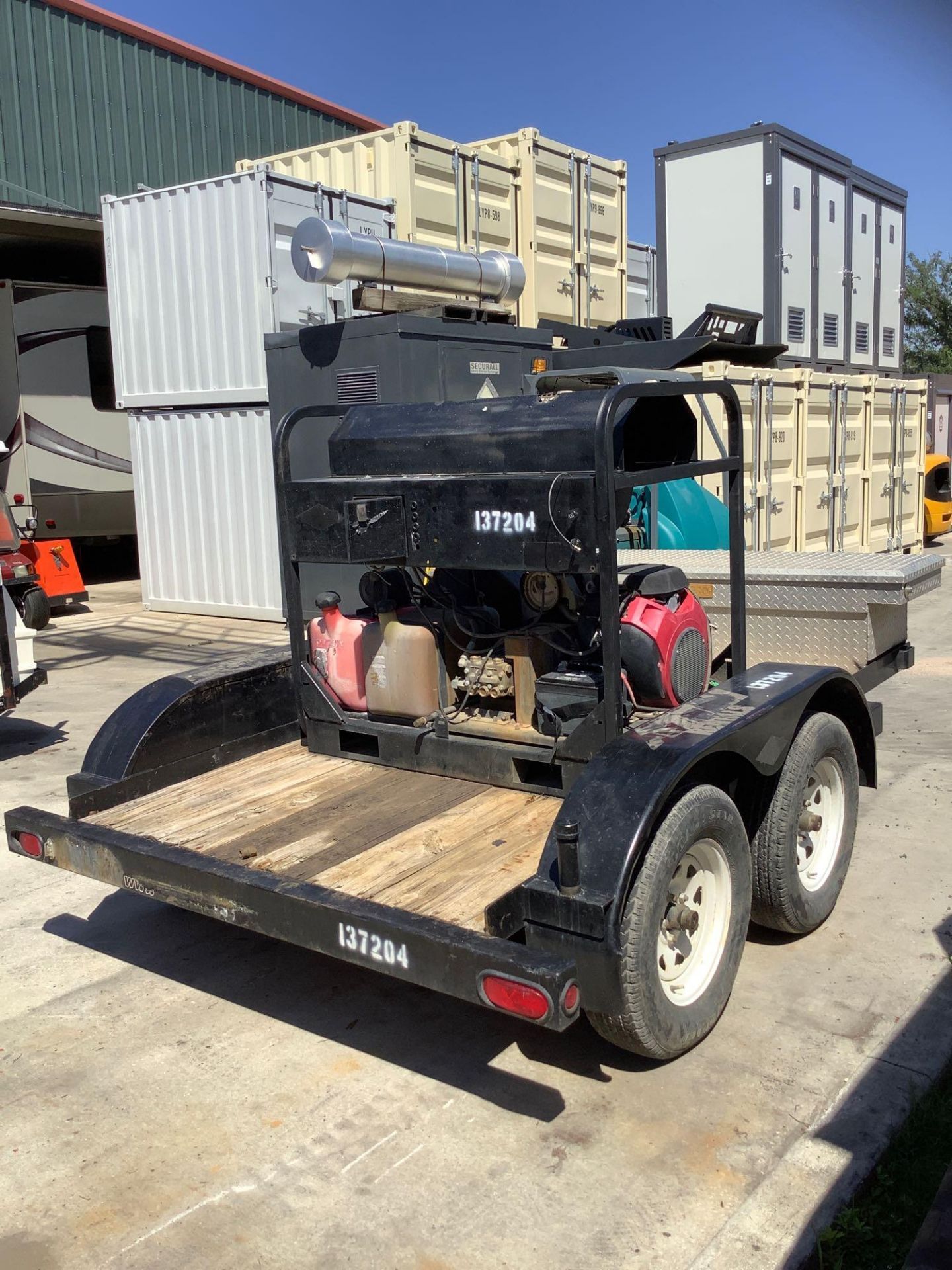TRAILER MOUNTED HEATED PRESSURE WASHER SYSTEM, DUAL AXLE TRAILER, STORAGE BOX, BILL OF SALE ONLY, RU - Image 9 of 17