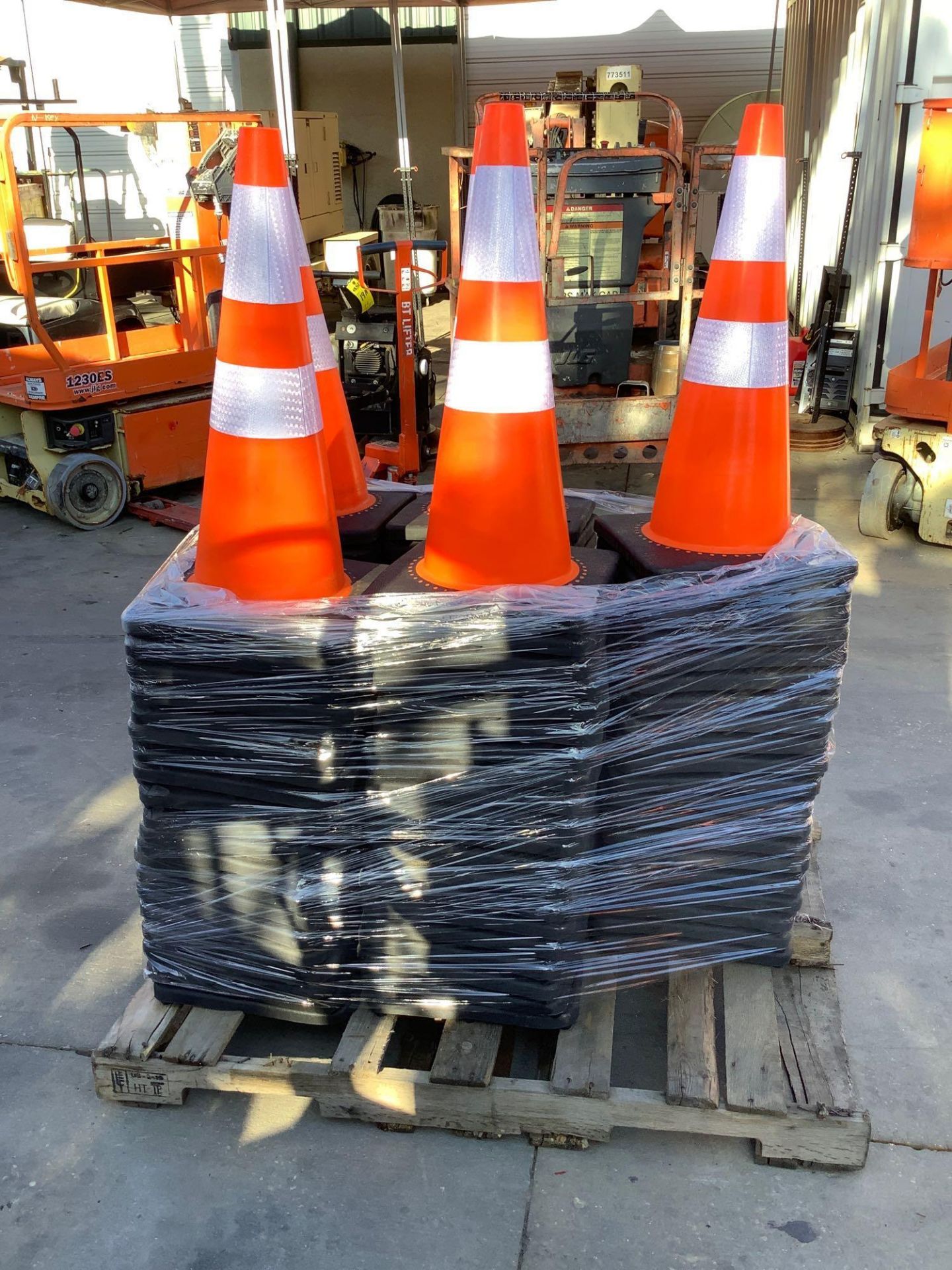 PALLET OF 100 SAFETY CONES - Image 2 of 4