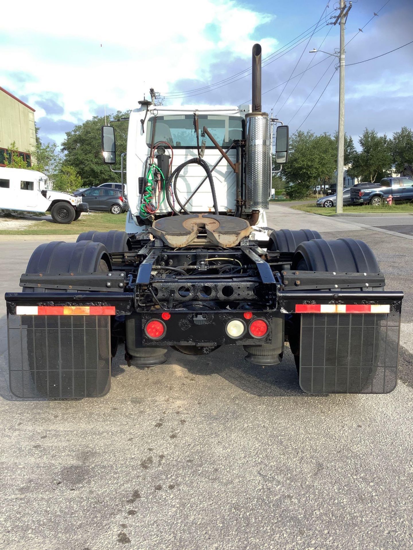 2013 INTERNATIONAL 8600, TRANSTAR ADVANCED DIESEL POWER, WET PACK HYDRAULICS , PANASONIC CD RADIO - Image 7 of 24