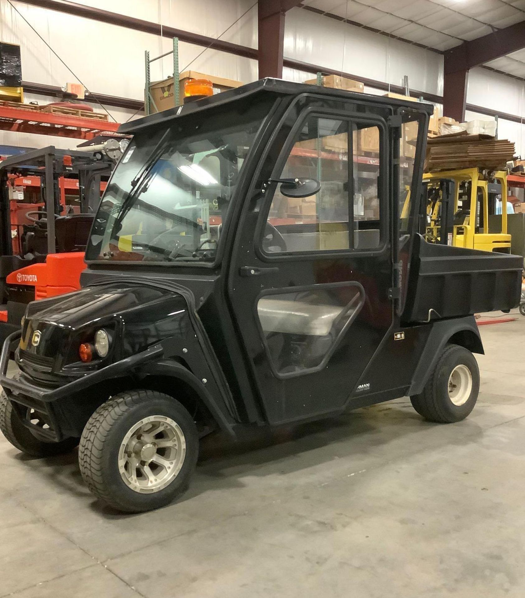 CUSHMAN HAULER 1000 UTV, ELECTRIC, ENCLOSED CAB, HEATER G200X INSIDE, MANUAL DUMP BED, BUILT IN BATT