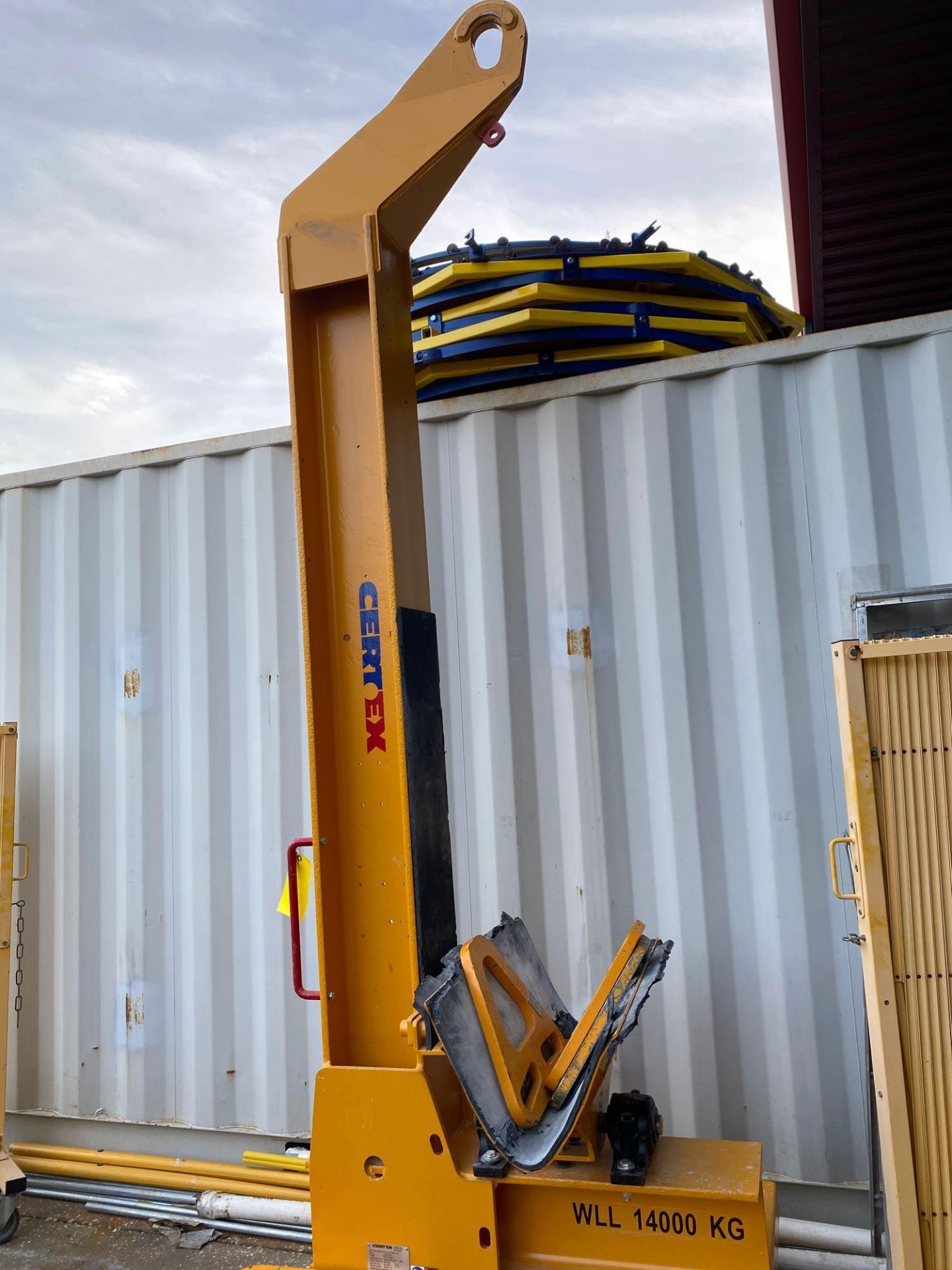 2019 CERTEX LIFTING BEAM FOR TIP END TYPE LM-074271, 14,000 KG CAP, ATTACHMENTS AND WEIGHTS INCLUDED - Image 3 of 6