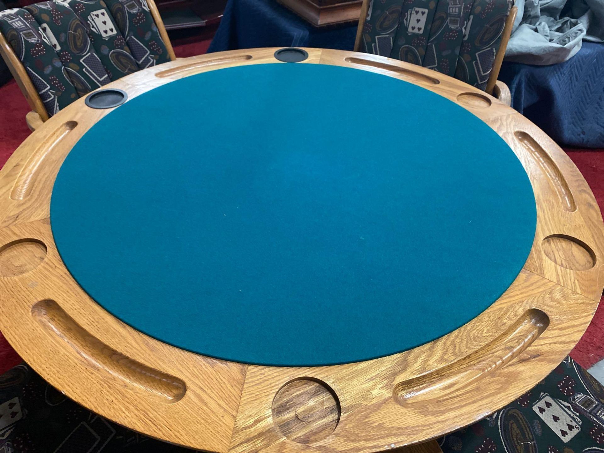 OAK WOOD POKER TABLE WITH REVERSIBLE TABLE TOP, 4 ROLLING CHAIRS ALSO INCLUDED - Image 5 of 8