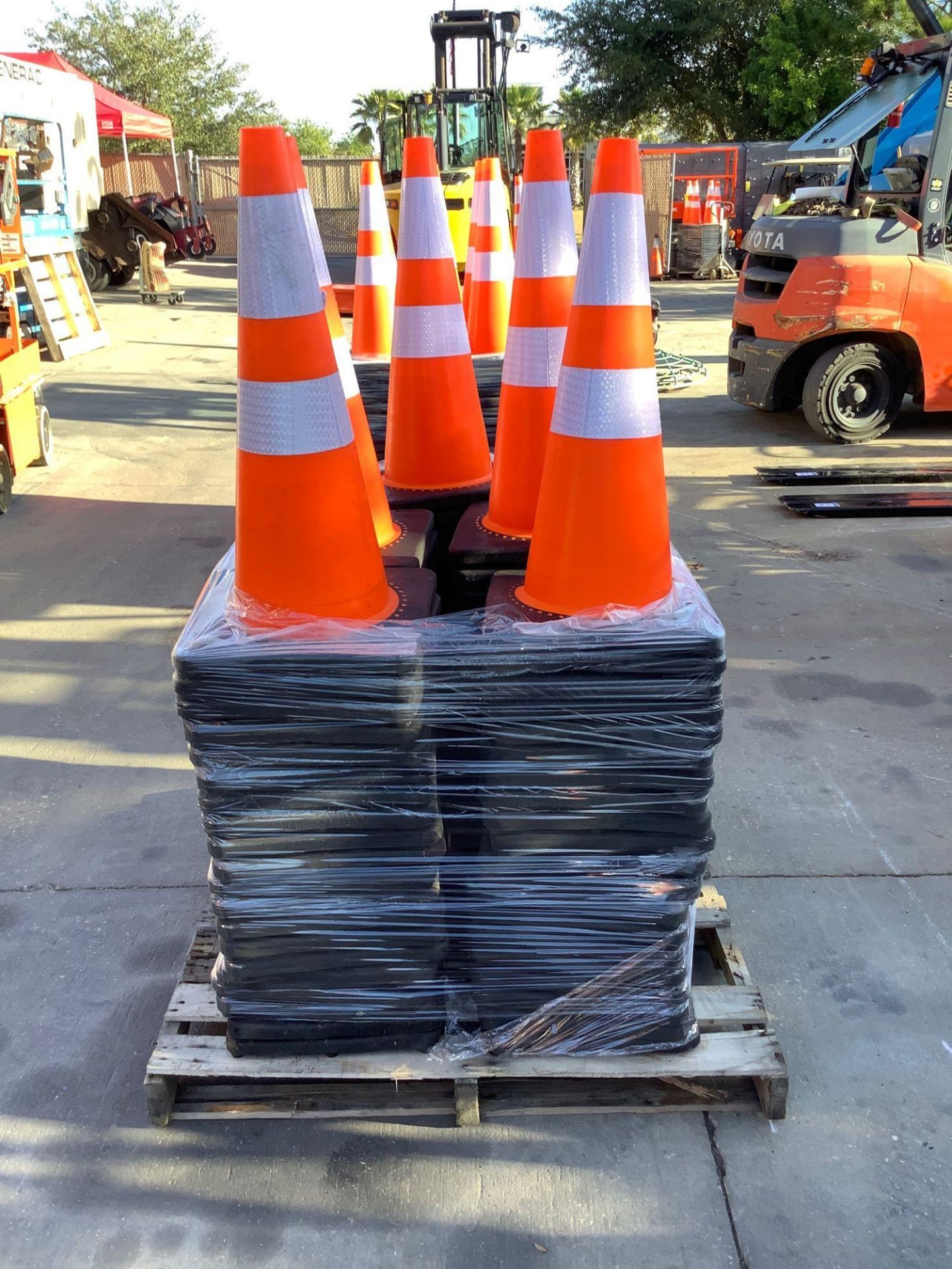 PALLET OF 100 SAFETY CONES - Image 3 of 4