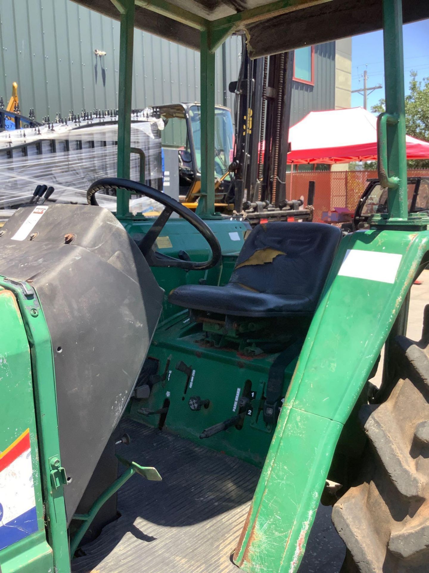 YANMAR F395D TRACTOR WITH BUHLER ALLIED 295 BUCKET ATTACHMENT APPROX 72”, DIESEL, 4-in-1 BUCKET, 4W - Image 9 of 11