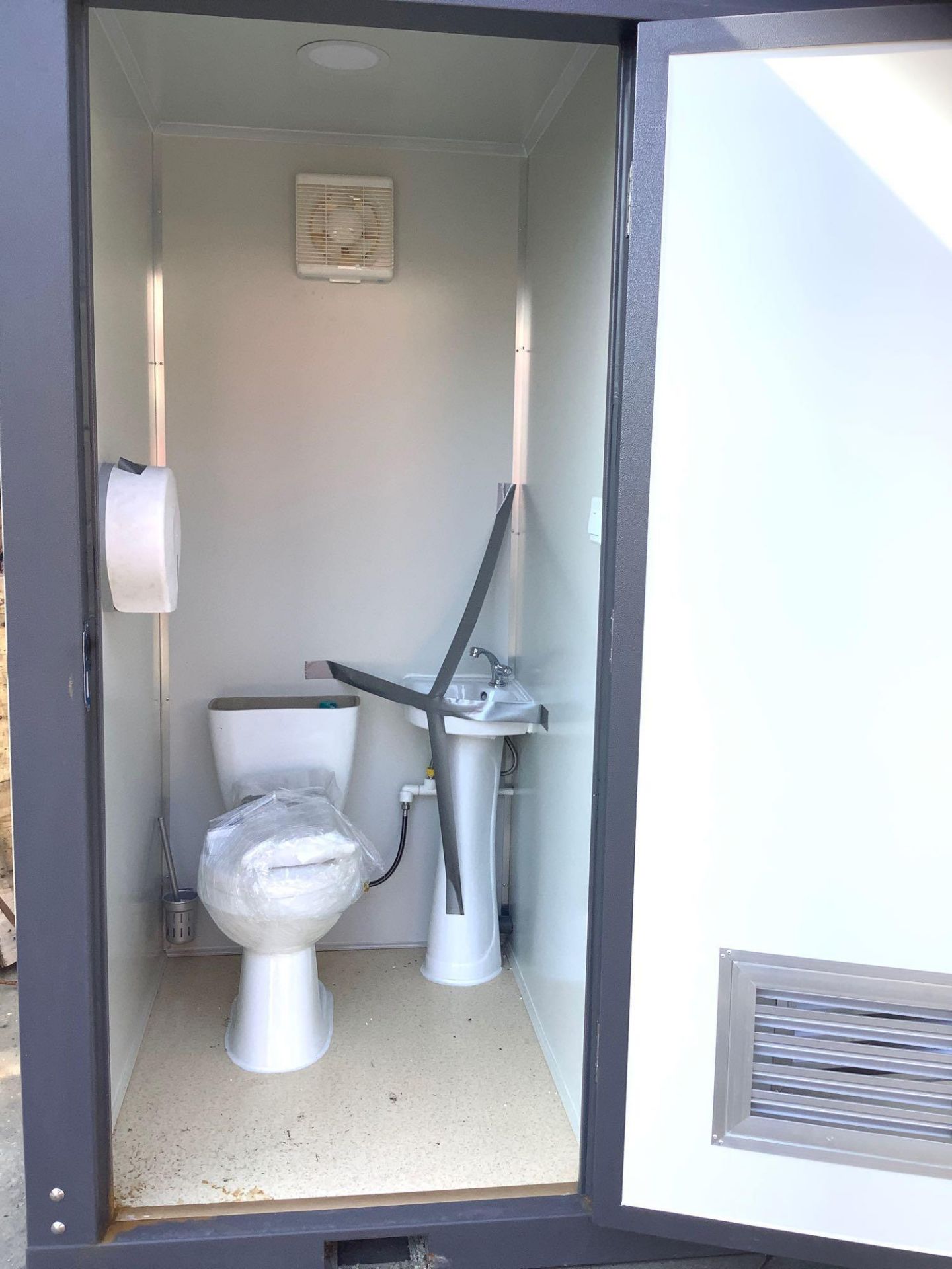 UNUSED PORTABLE DOUBLE BATHROOM UNIT, 2 STALLS, ELECTRIC & PLUMBING HOOK UP WITH EXTERIOR PLUMBING C - Image 7 of 15