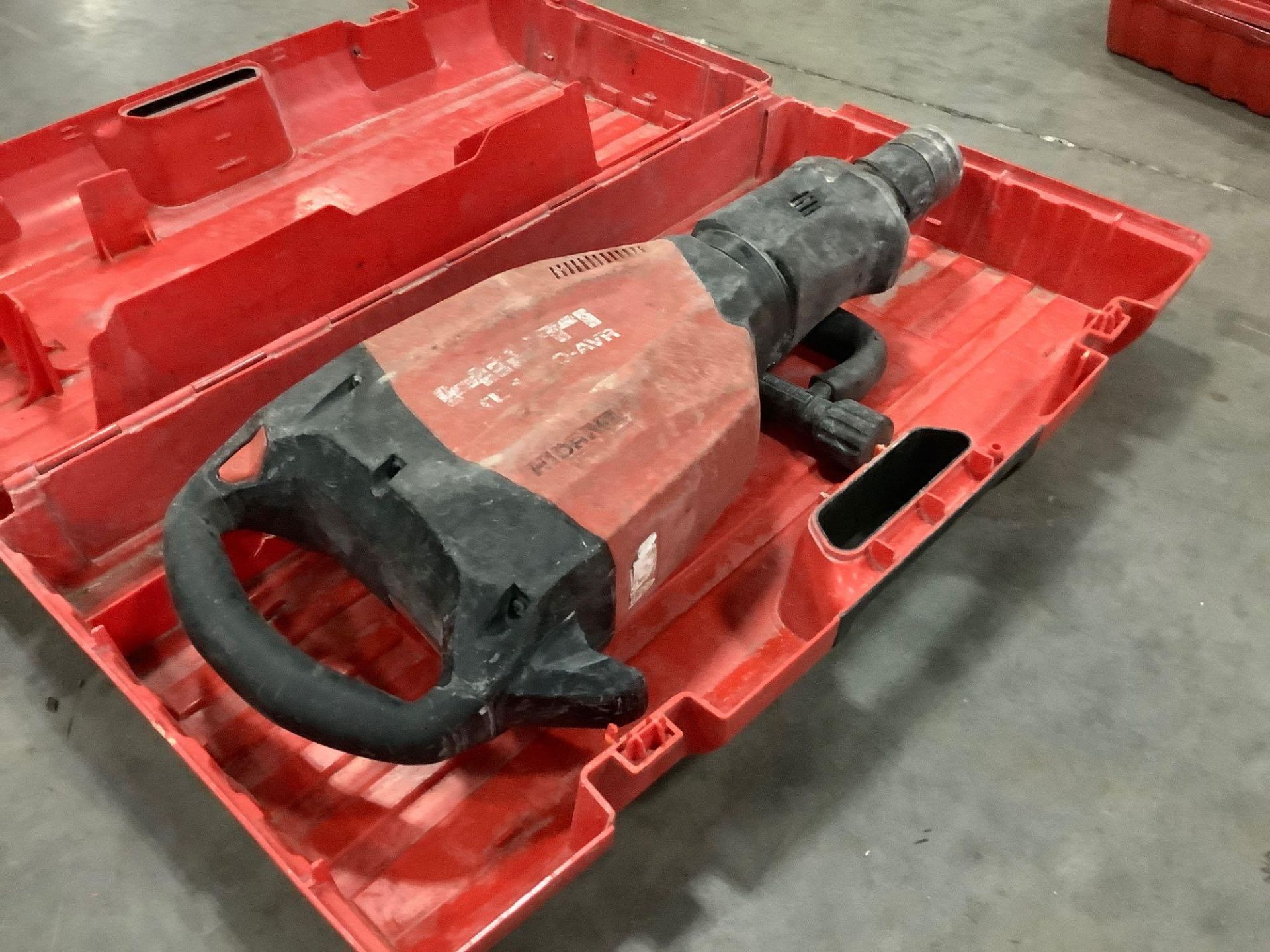 HILTI BREAKER MODEL TE1000-AVR, APPROX 120V WITH CARRYING CASE - Image 2 of 5