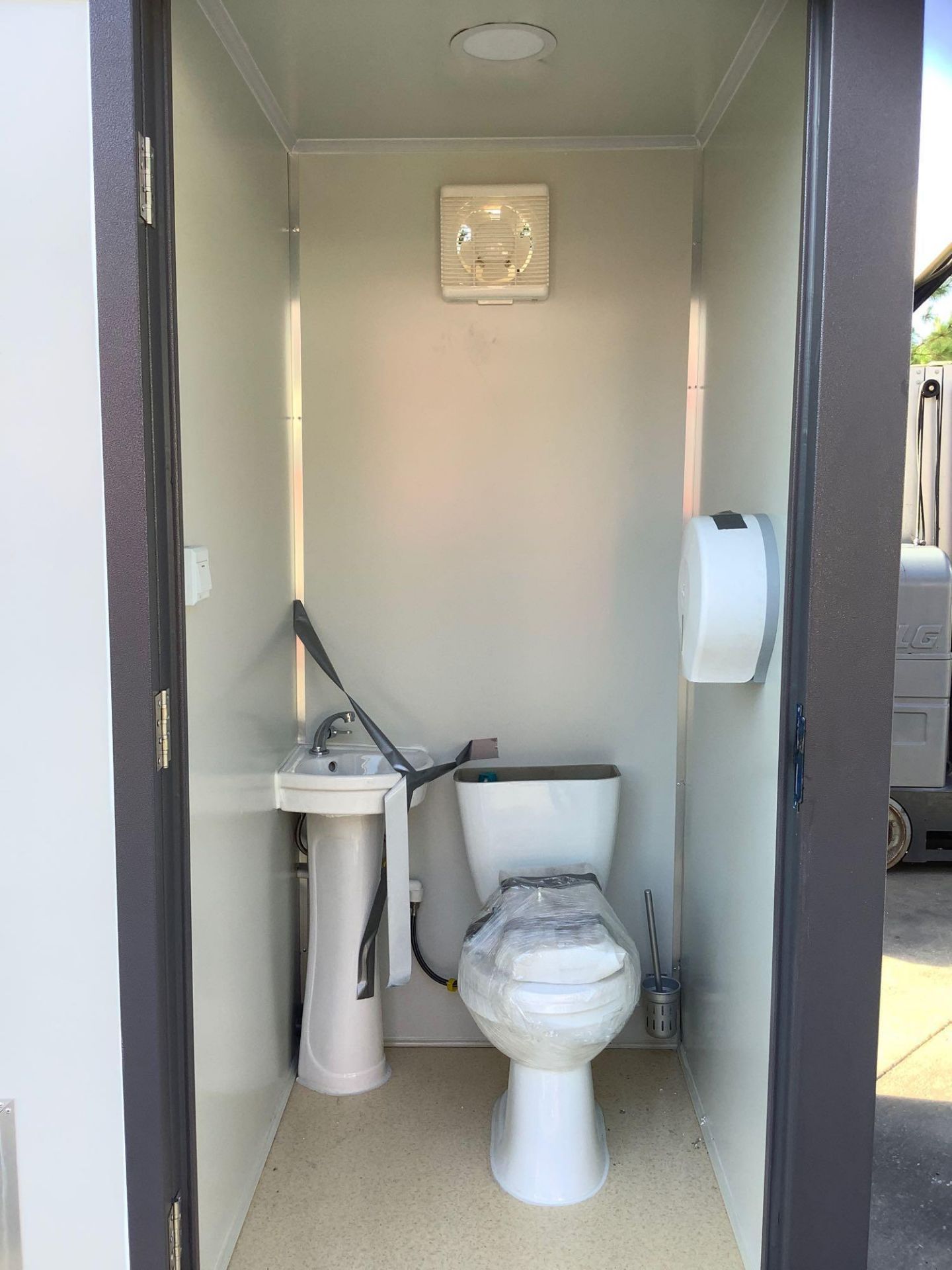 UNUSED PORTABLE DOUBLE BATHROOM UNIT, 2 STALLS, ELECTRIC & PLUMBING HOOK UP WITH EXTERIOR PLUMBING C - Image 11 of 15