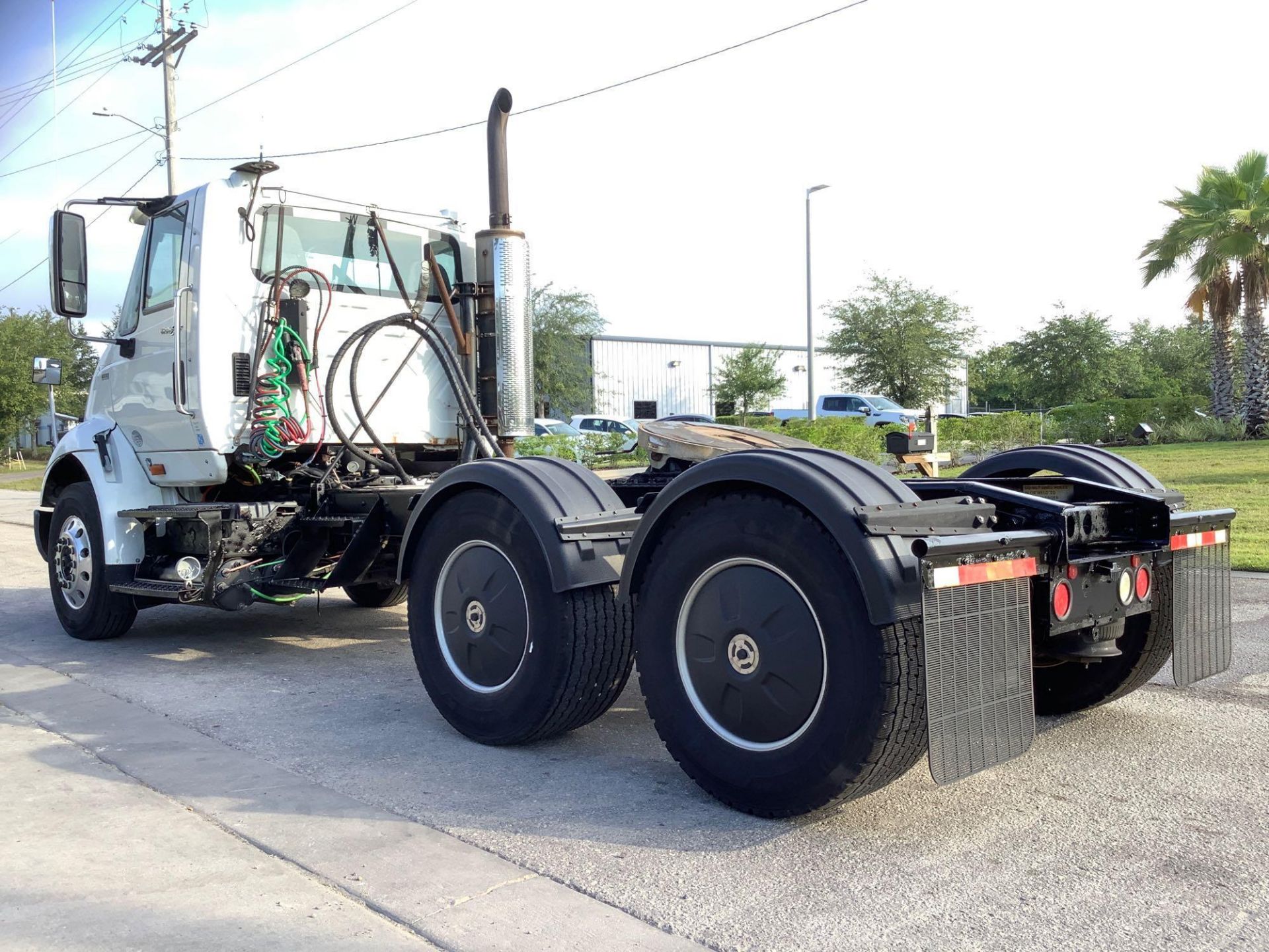 2013 INTERNATIONAL 8600, TRANSTAR ADVANCED DIESEL POWER, WET PACK HYDRAULICS , PANASONIC CD RADIO - Image 4 of 24