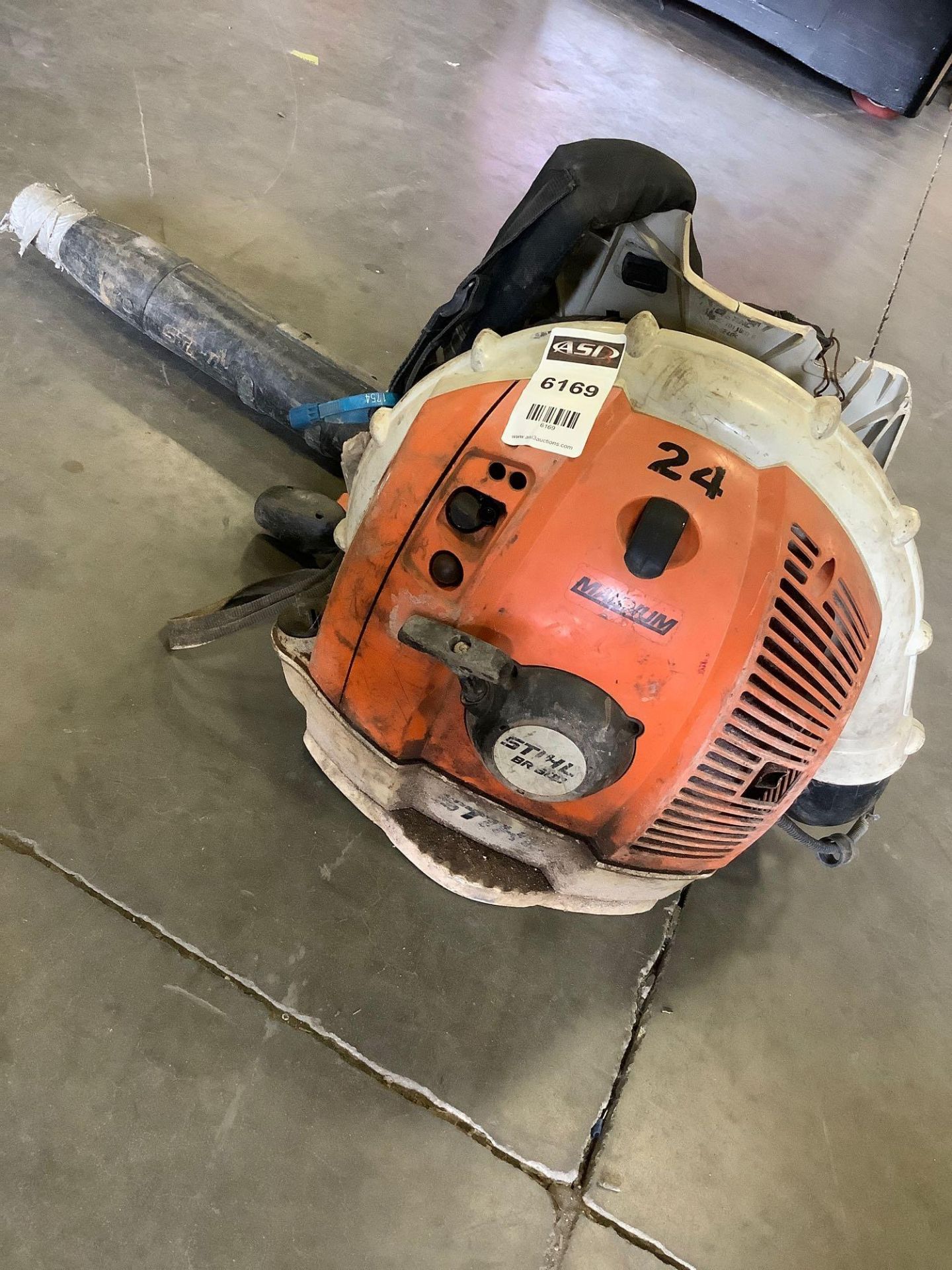 STIHL MAGNUM BACKPACK BLOWER MODEL BR600 RUNS AND OPERATES