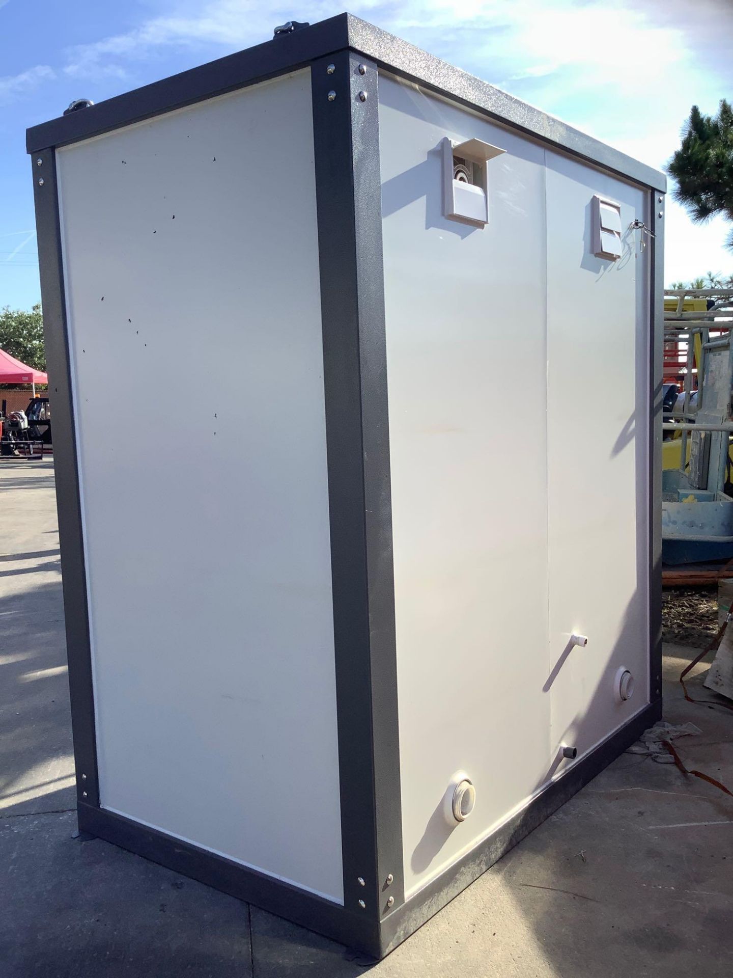 UNUSED PORTABLE DOUBLE BATHROOM UNIT, 2 STALLS, ELECTRIC & PLUMBING HOOK UP WITH EXTERIOR PLUMBING C - Image 3 of 15