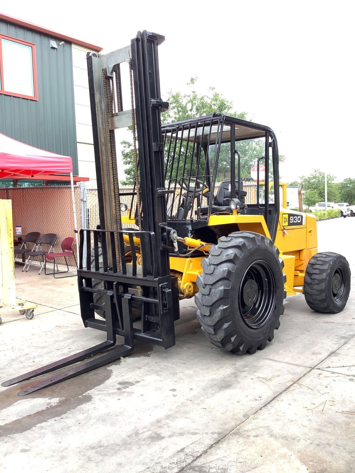 JCB 930 ROUGH TERRAIN FORKLIFT, 6,000 LB CAPACITY, DIESEL, TILT, SIDE SHIFT, RUNS AND OPERATES - Image 3 of 16