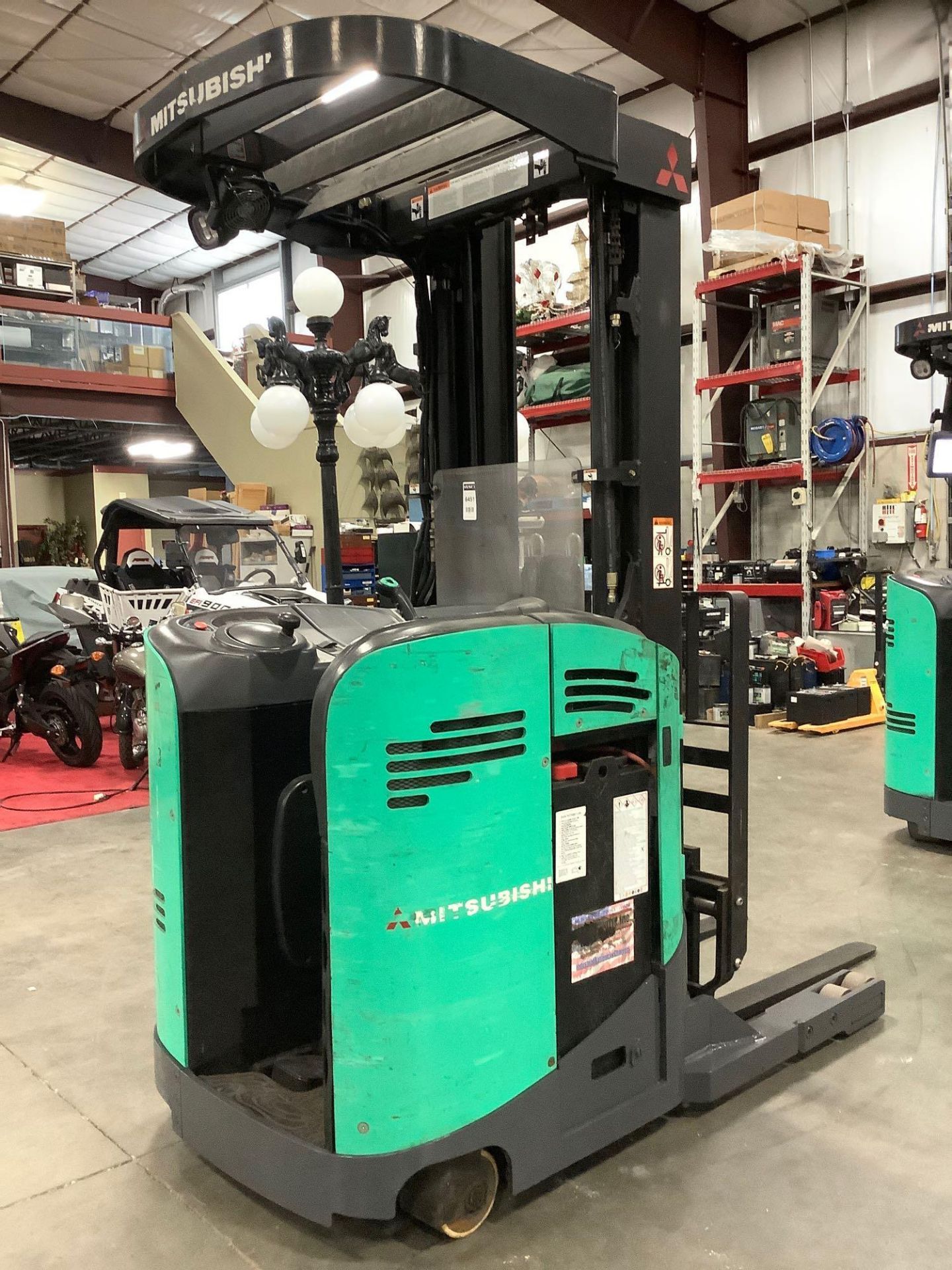 MITSUBISHI ORDER PICKER MODEL ESR15N, ELECTRIC, APPROX MAX CAPACITY 3000LBS, APPROX MAX HEIGHT 210IN - Image 2 of 11