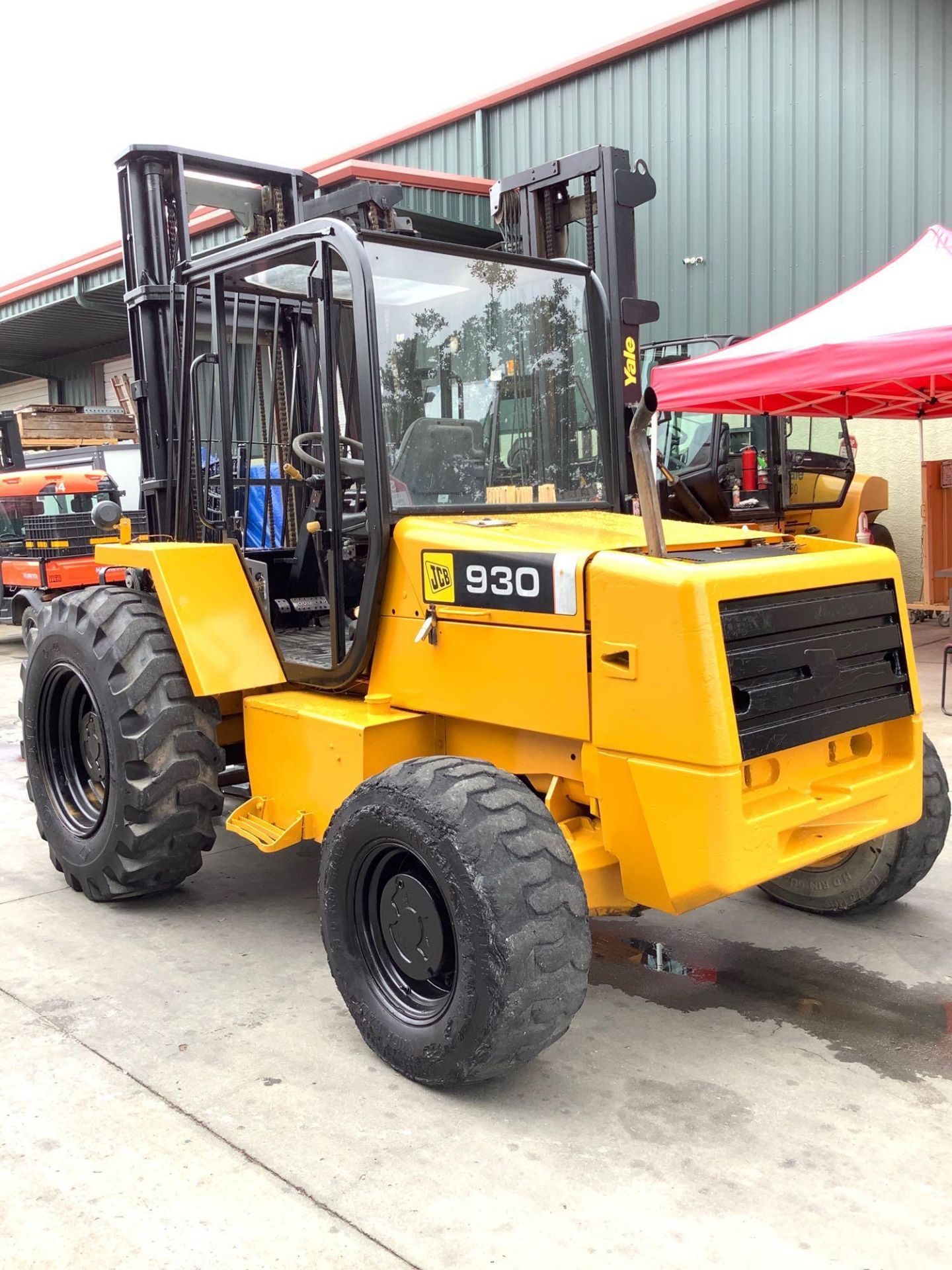 JCB 930 ROUGH TERRAIN FORKLIFT, 6,000 LB CAPACITY, DIESEL, TILT, SIDE SHIFT, RUNS AND OPERATES - Image 4 of 16