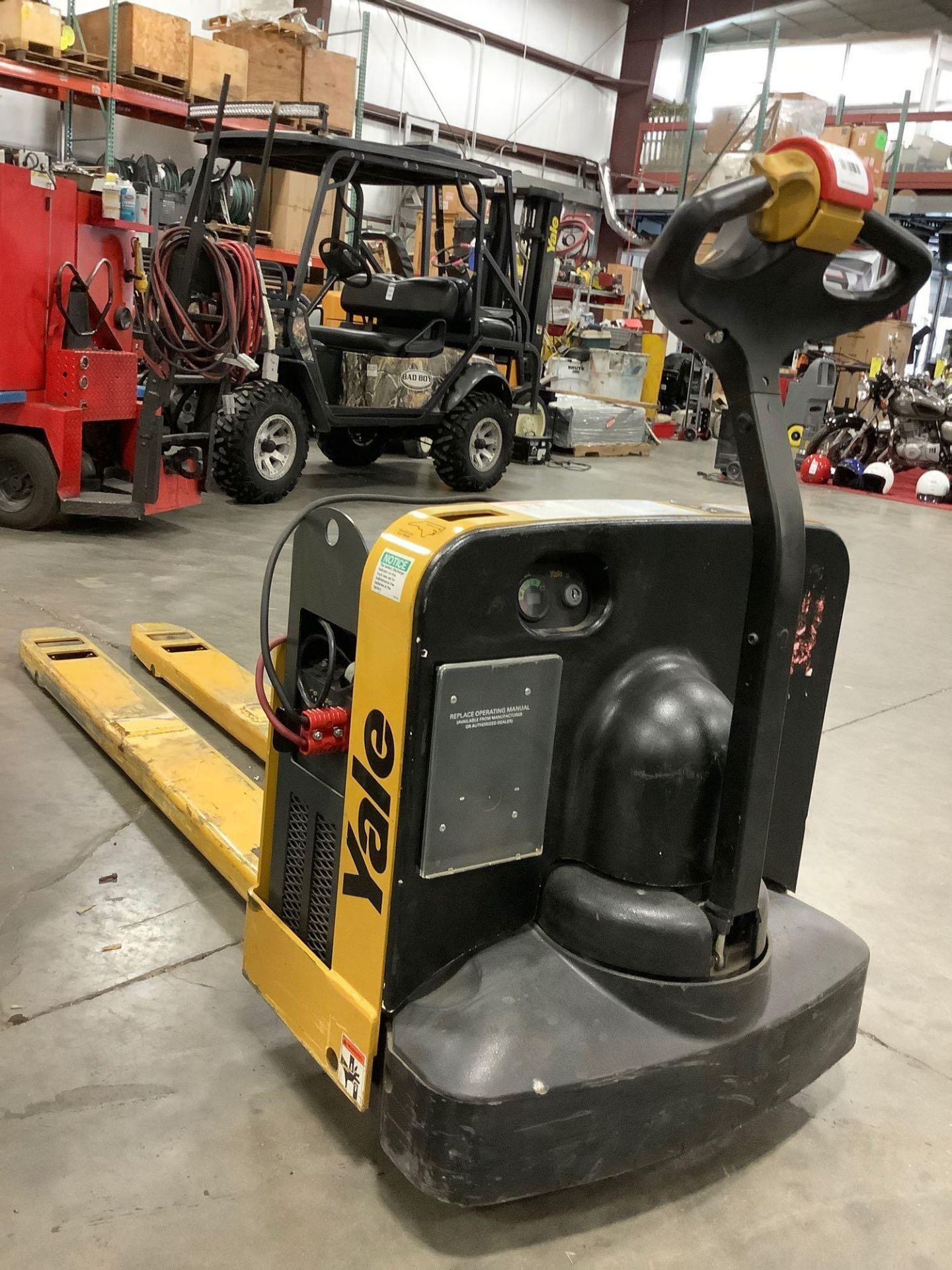 YALE PALLET JACK MODEL MPW050-EN24 T1872, ELECTRIC, APPROX MAX CAPACITY 5000LBS, APPROX VOLTS 24, CO - Image 6 of 10