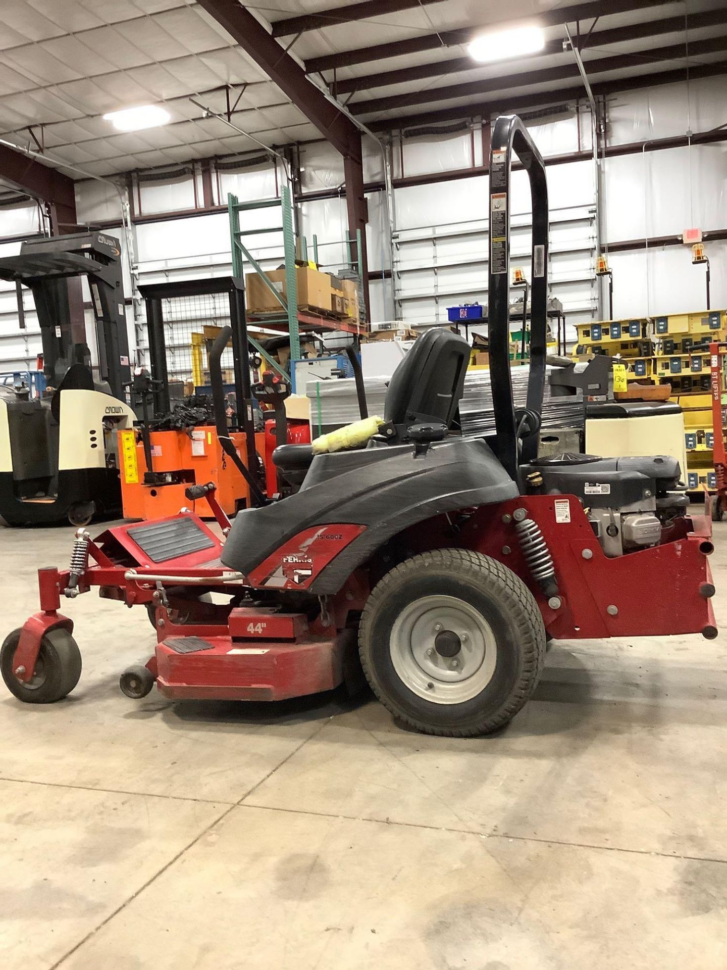FERRIS IS600Z COMMERCIAL MOWER WITH BRIGGS&STRATTON PROFESSIONAL SERIES ENGINE , GAS POWERED, APPROX - Image 4 of 14