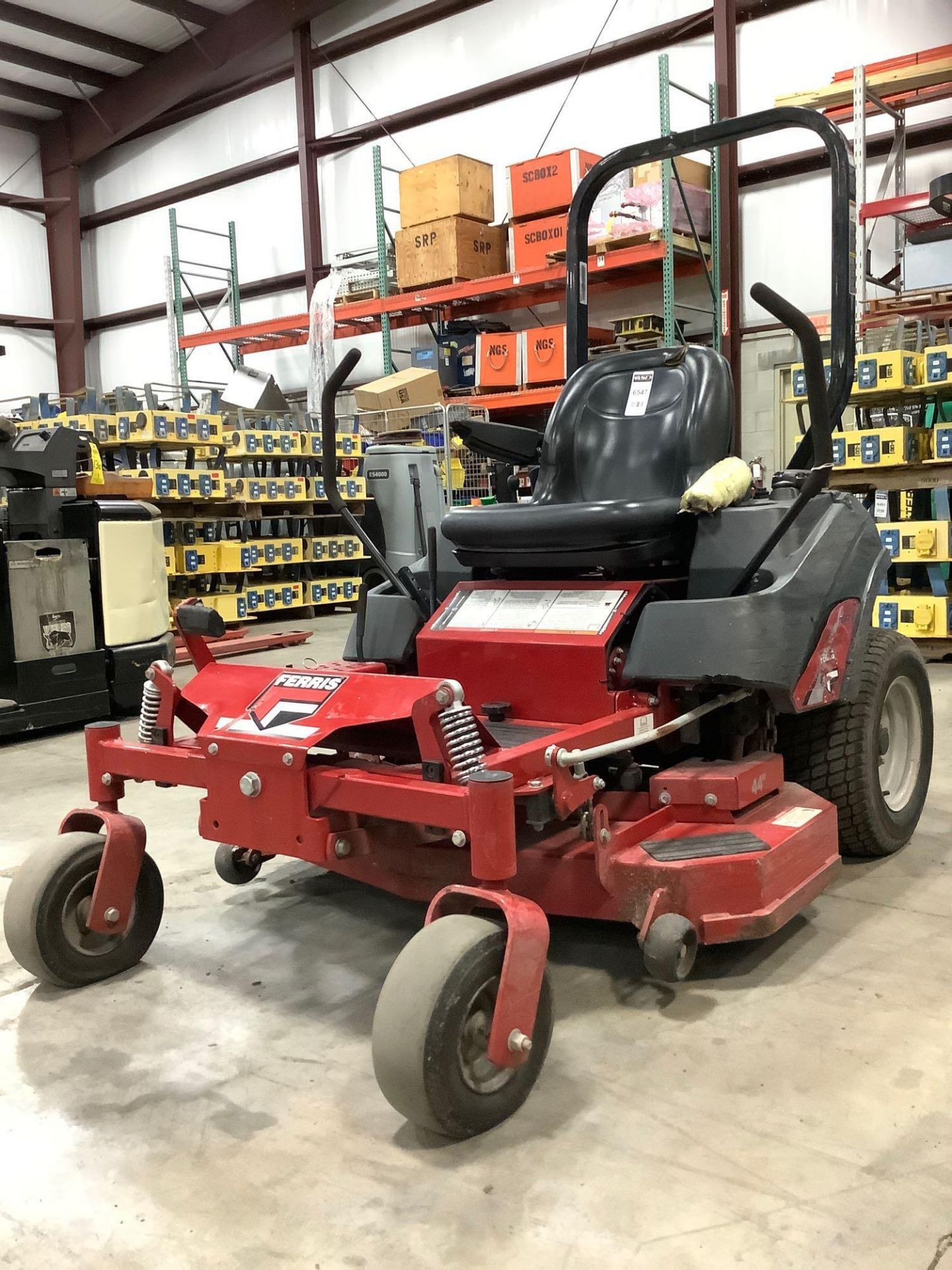 FERRIS IS600Z COMMERCIAL MOWER WITH BRIGGS&STRATTON PROFESSIONAL SERIES ENGINE , GAS POWERED, APPROX