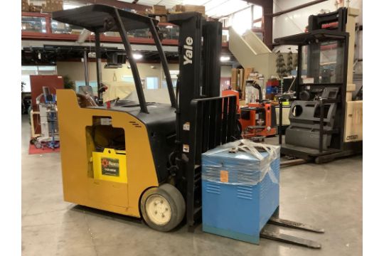 YALE STAND UP FORKLIFT MODEL ESC040FAN36TE082 APPROX MAX CAPACITY 
