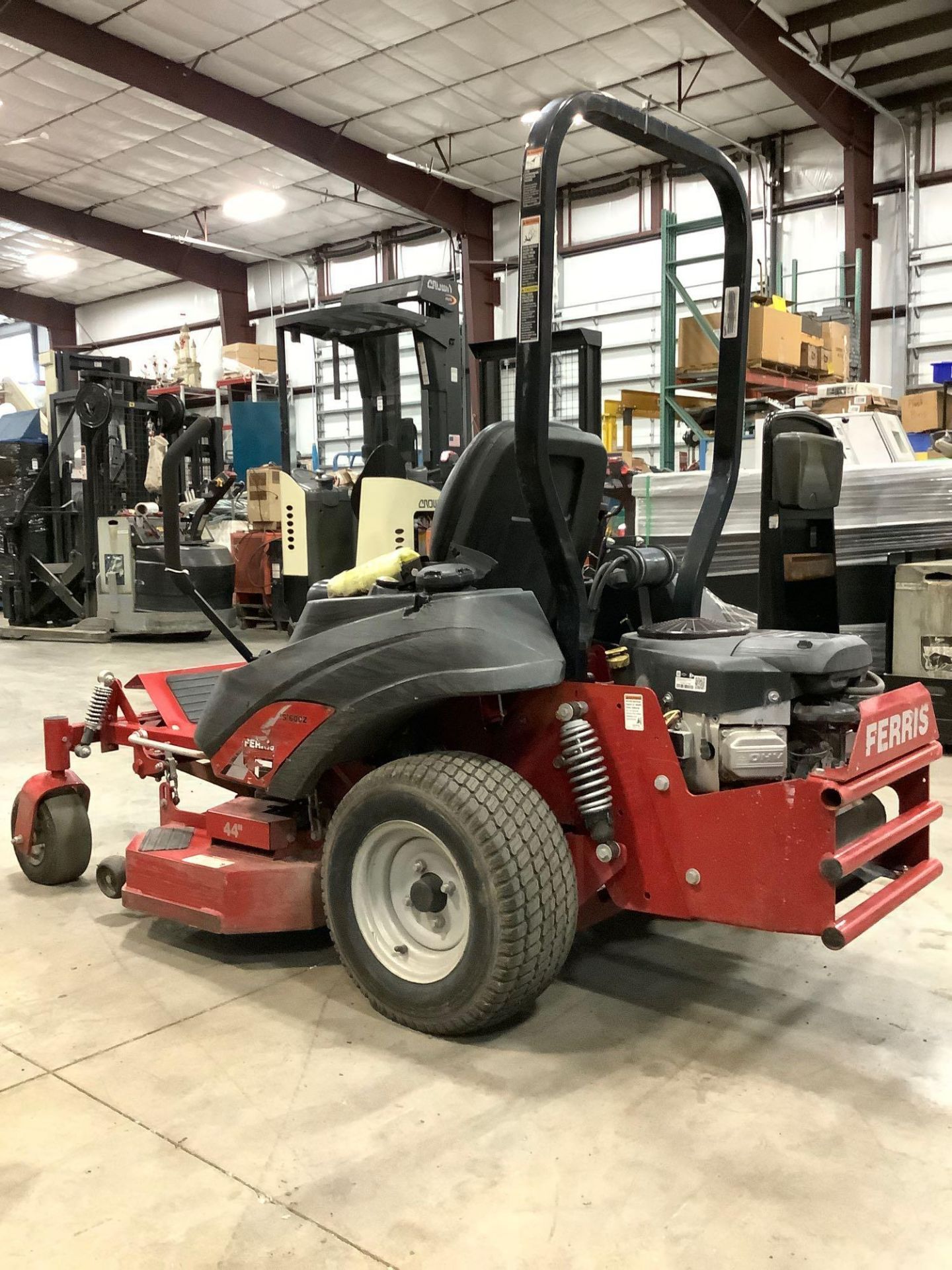 FERRIS IS600Z COMMERCIAL MOWER WITH BRIGGS&STRATTON PROFESSIONAL SERIES ENGINE , GAS POWERED, APPROX - Image 5 of 14