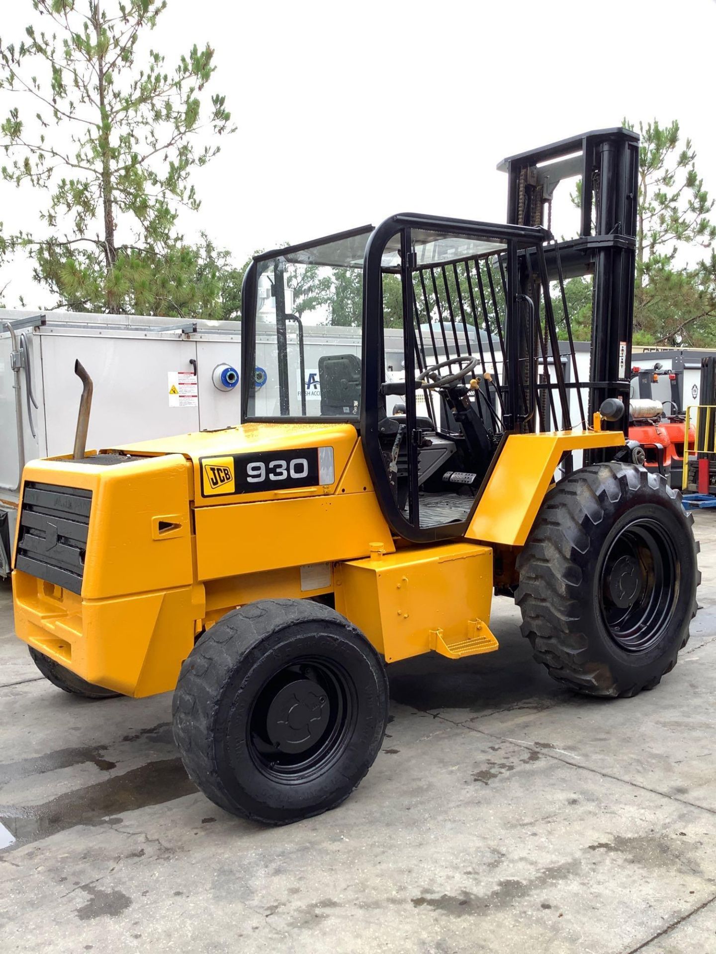 JCB 930 ROUGH TERRAIN FORKLIFT, 6,000 LB CAPACITY, DIESEL, TILT, SIDE SHIFT, RUNS AND OPERATES - Image 6 of 16