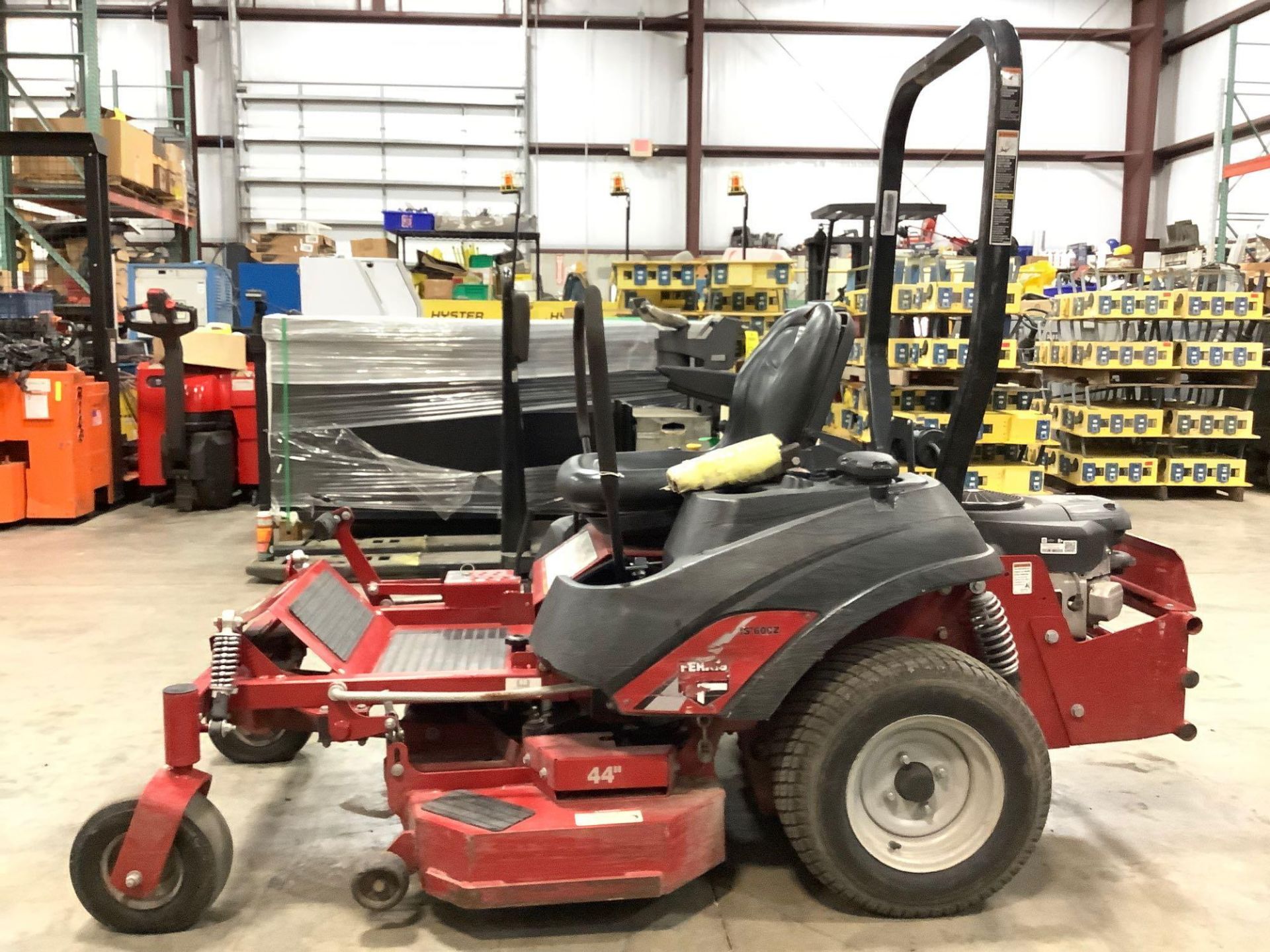 FERRIS IS600Z COMMERCIAL MOWER WITH BRIGGS&STRATTON PROFESSIONAL SERIES ENGINE , GAS POWERED, APPROX - Image 3 of 14