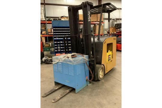 YALE STAND UP FORKLIFT MODEL ESC040FAN36TE082 APPROX MAX CAPACITY 